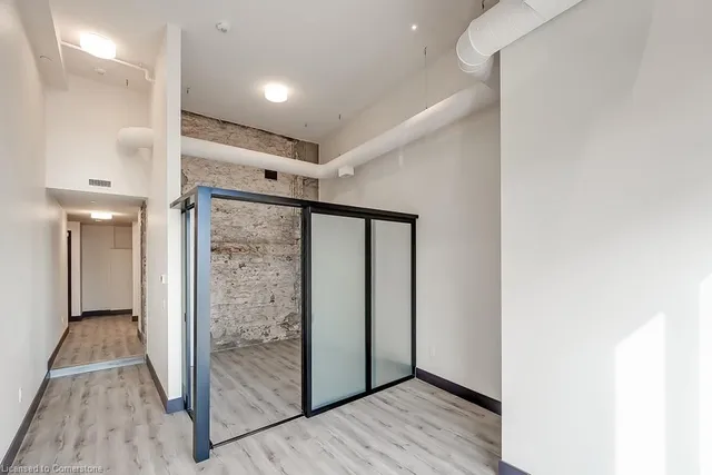 Additional property image - 121 King St Unit 106