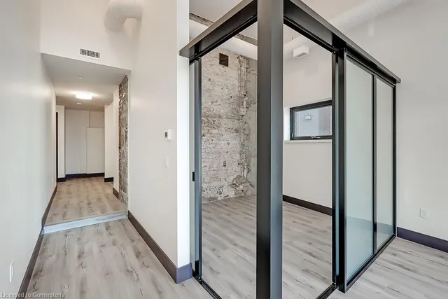Additional property image - 121 King St Unit 106