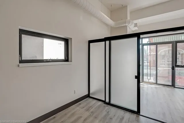 Additional property image - 121 King St Unit 106