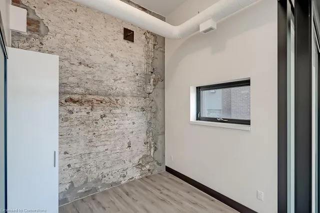 Additional property image - 121 King St Unit 106