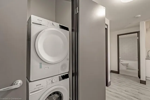 Additional property image - 121 King St Unit 106
