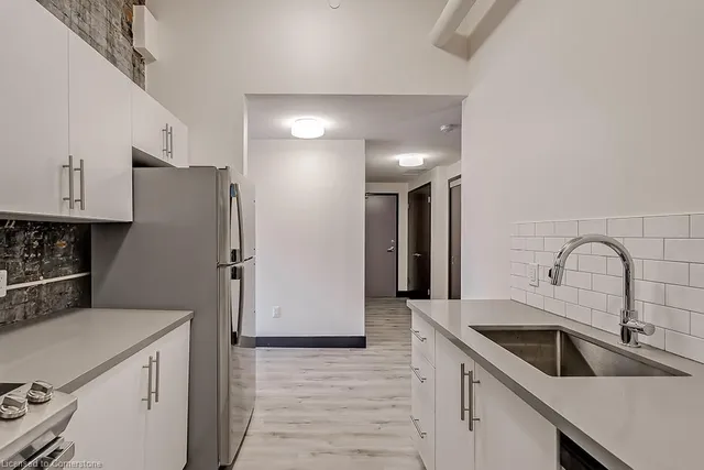 Additional property image - 121 King St Unit 106