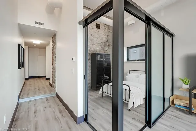 Additional property image - 121 King St Unit 106