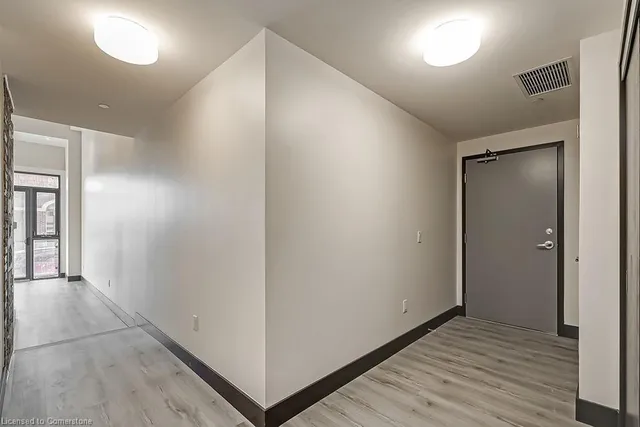 Additional property image - 121 King St Unit 106