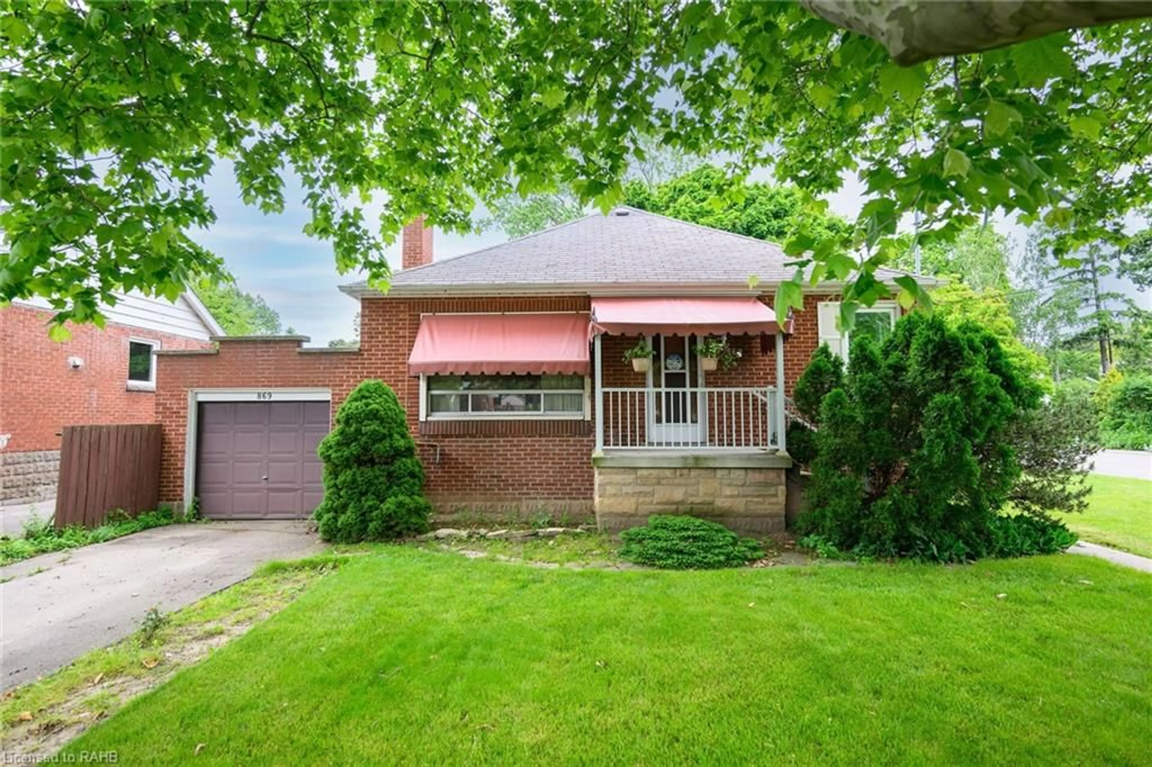 Frontside or backside of a home, cottage for 869 Garth St, Hamilton Ontario L9C 4K7