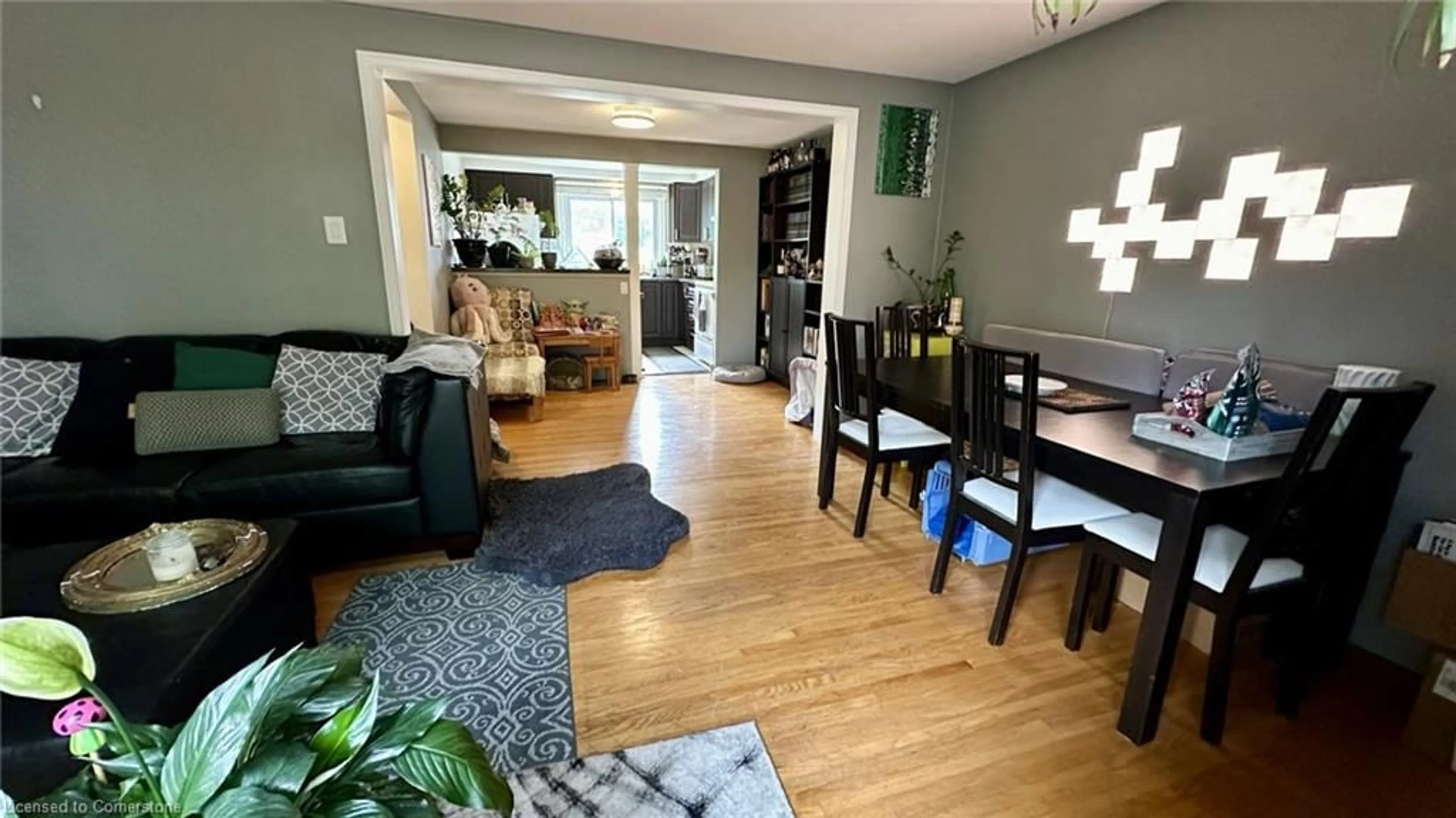 Living room, wood floors for 151 Gateshead Cres #44, Stoney Creek Ontario L8G 3W1