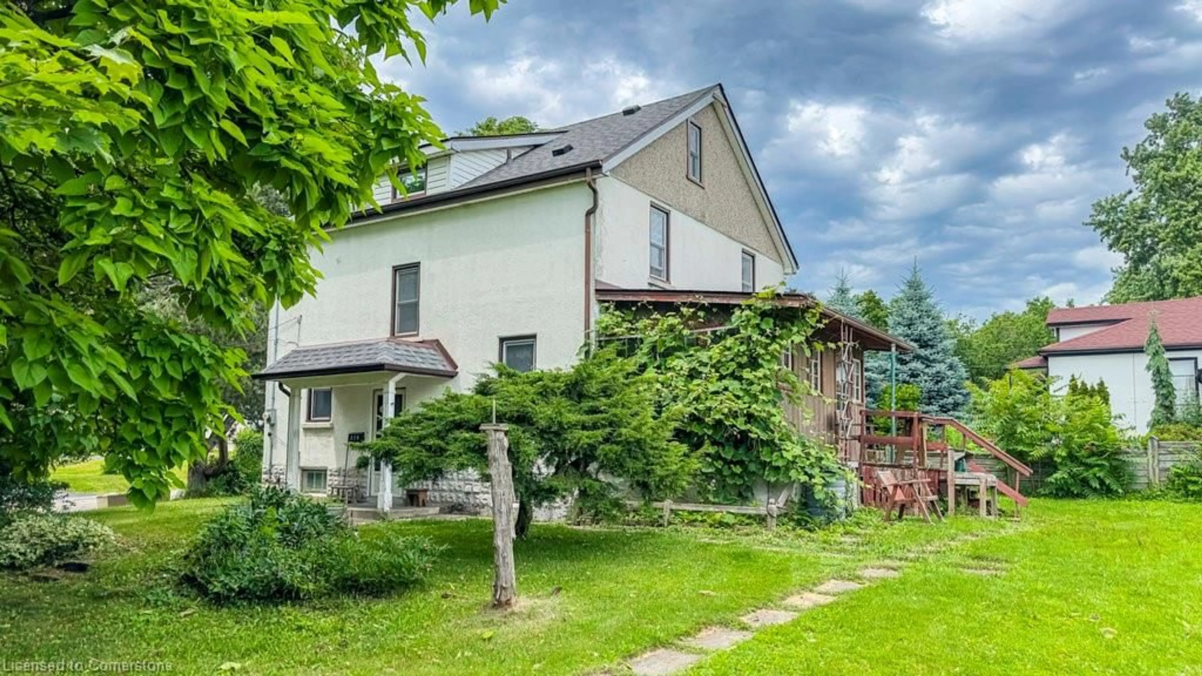 A pic from outside/outdoor area/front of a property/back of a property/a pic from drone, street for 339 Old Guelph Rd, Dundas Ontario L9H 5V5