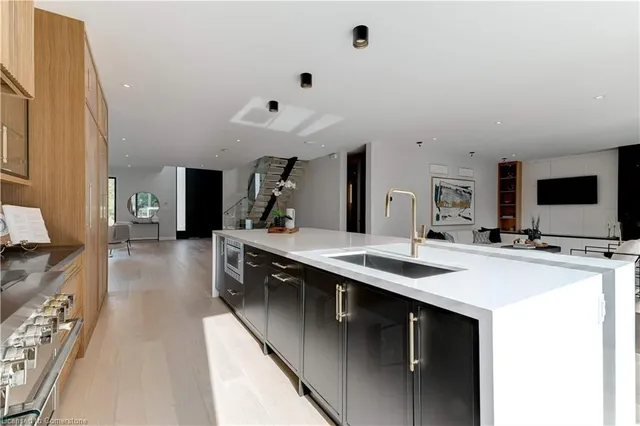 Additional property image - 298 Strathcona Dr