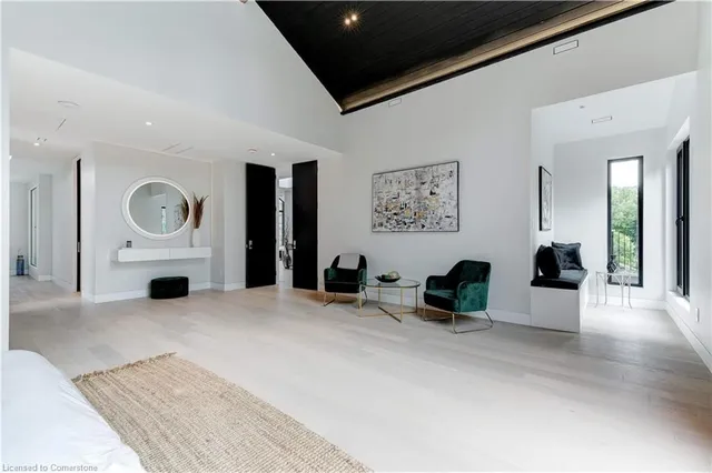 Additional property image - 298 Strathcona Dr