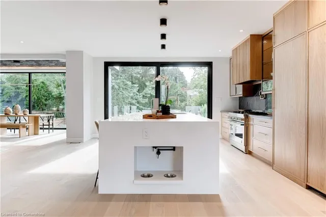 Additional property image - 298 Strathcona Dr