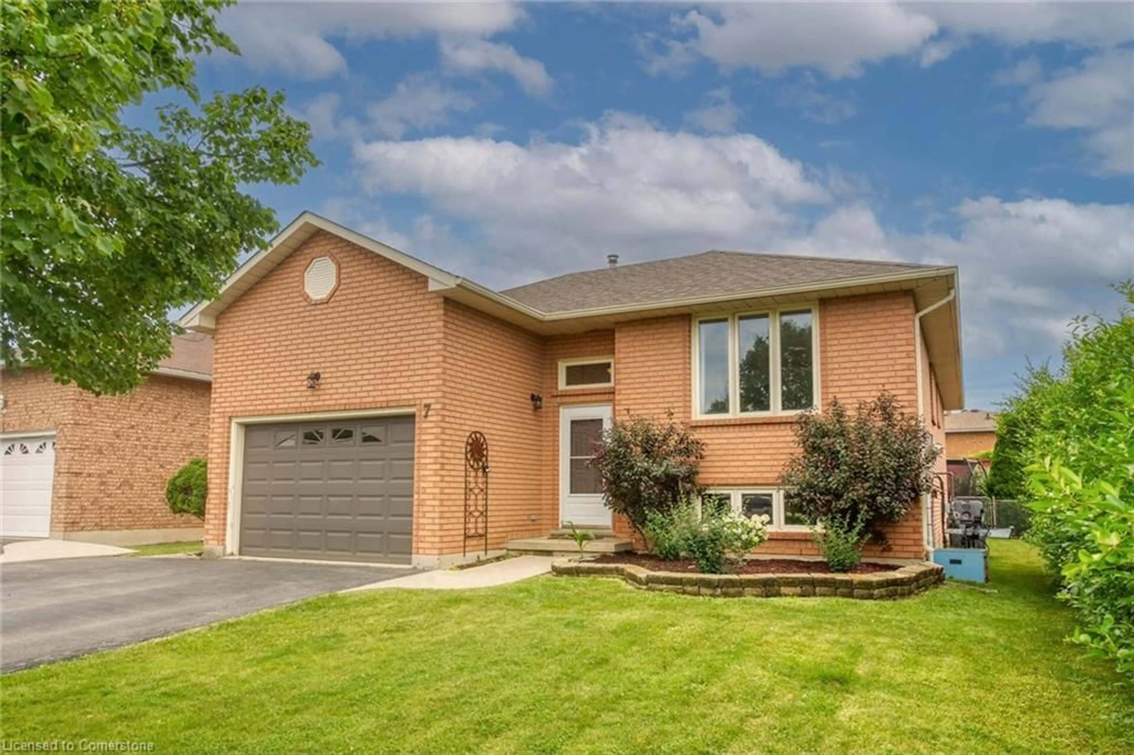 Home with brick exterior material for 7 Country Club Rd, Cayuga Ontario N0A 1E0