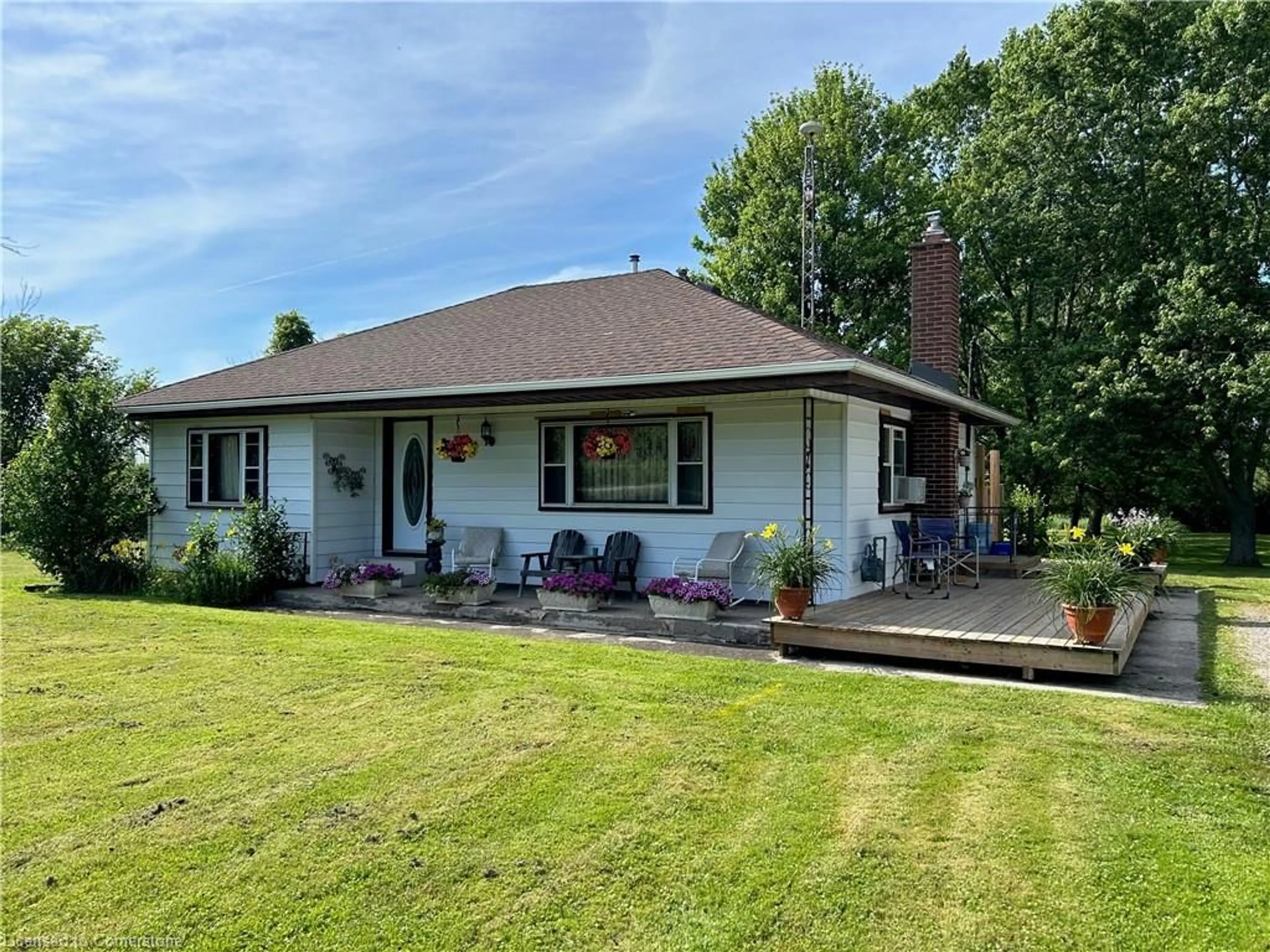 Frontside or backside of a home, cottage for 961 Canal Bank Rd, Dunnville Ontario N1A 2W5