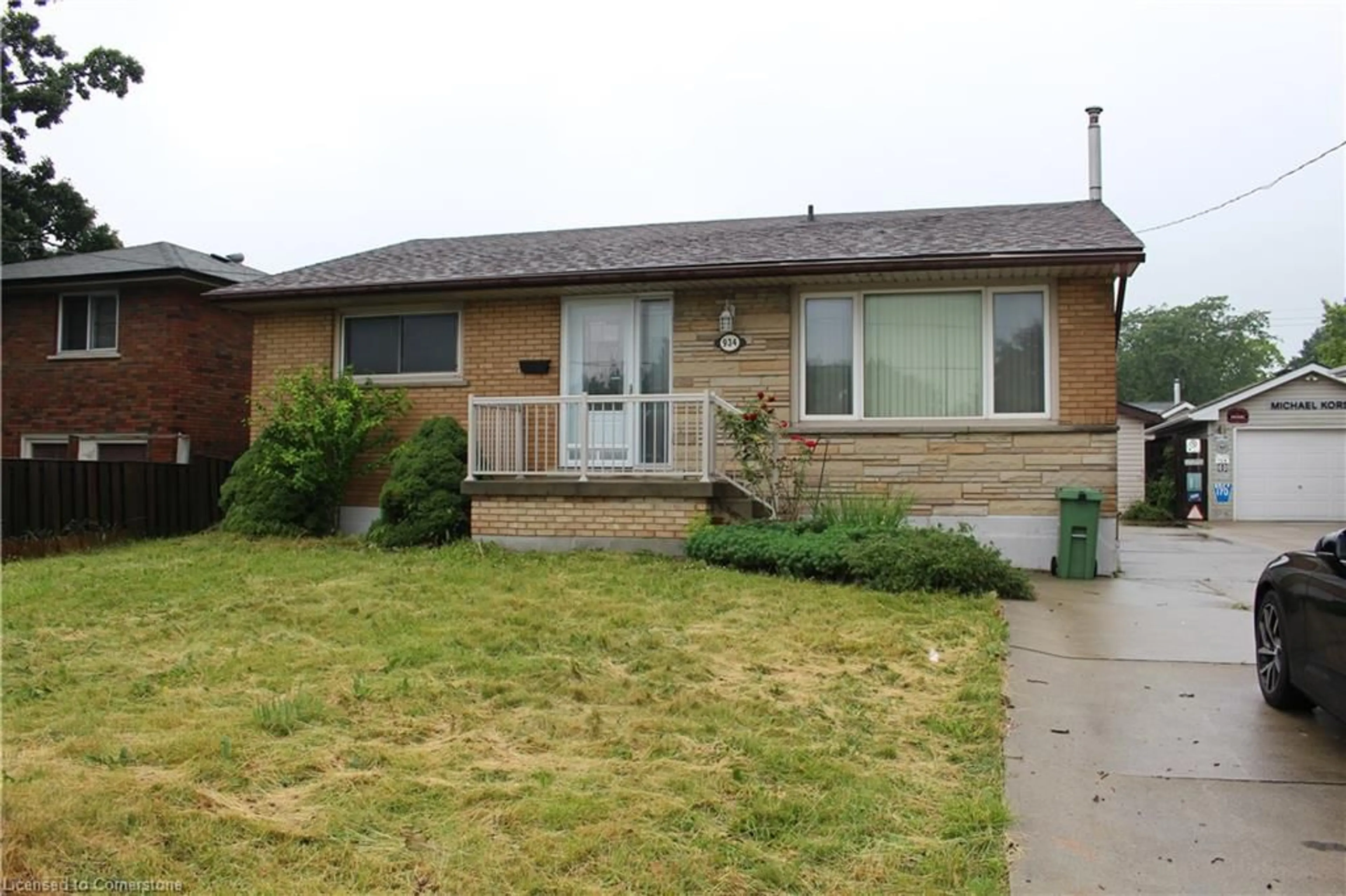 Frontside or backside of a home, cottage for 934 Upper Ottawa St, Hamilton Ontario L8T 3V7