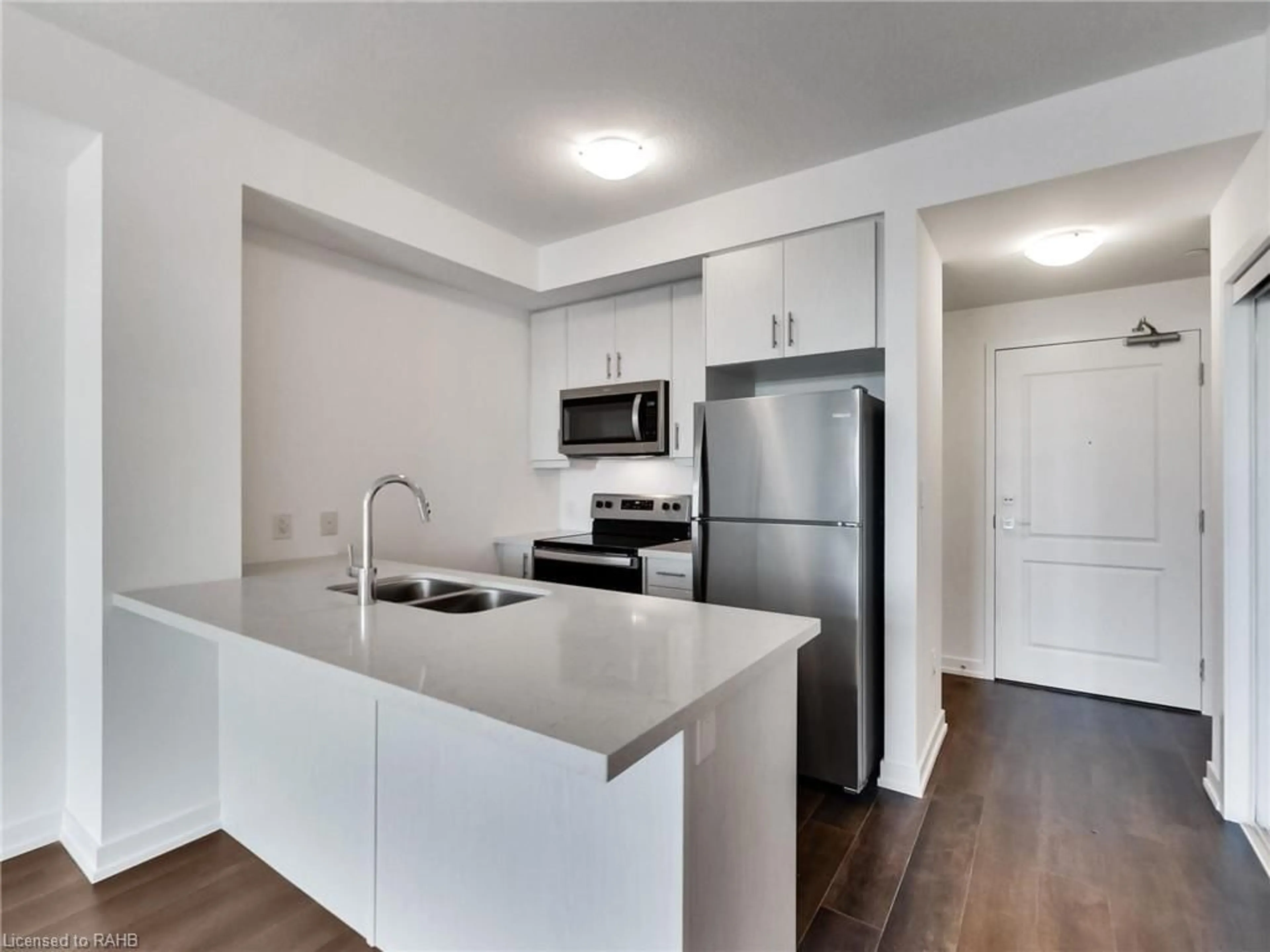 Standard kitchen for 470 Dundas St #708, Waterdown Ontario L8B 2A6