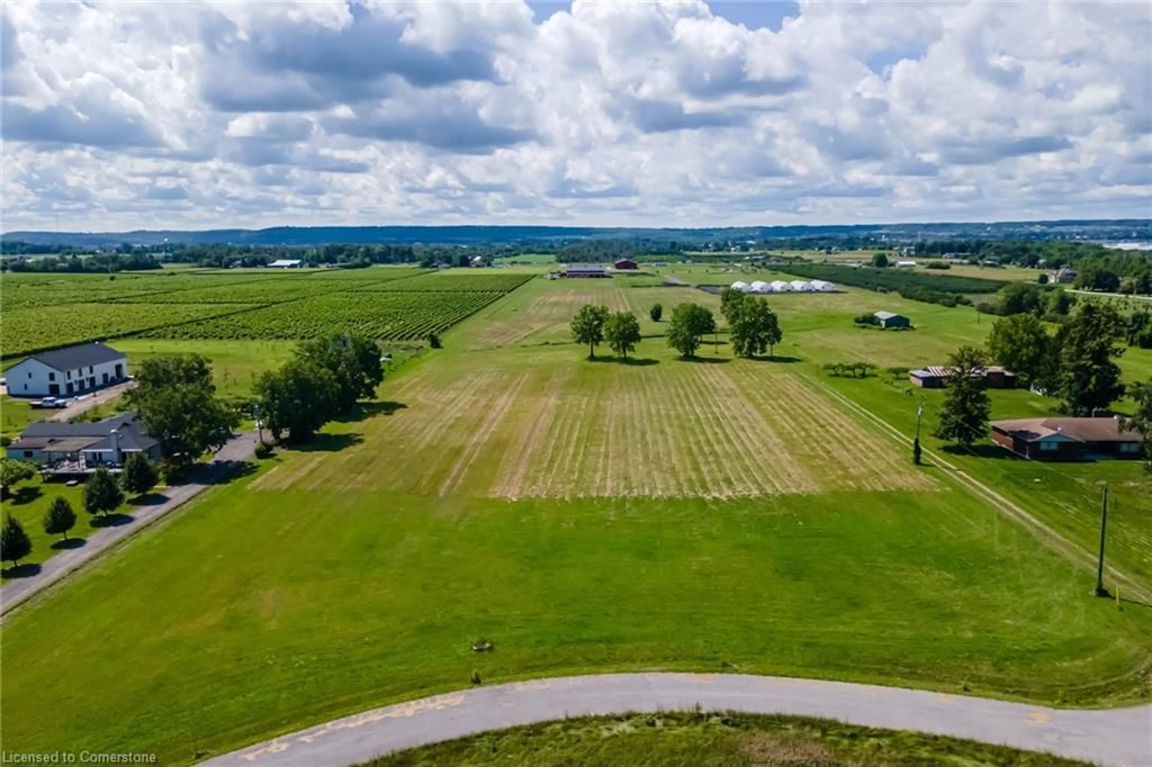 A pic from exterior of the house or condo, the fenced backyard for 4558 Lakeside Dr, Beamsville Ontario L0R 1B1