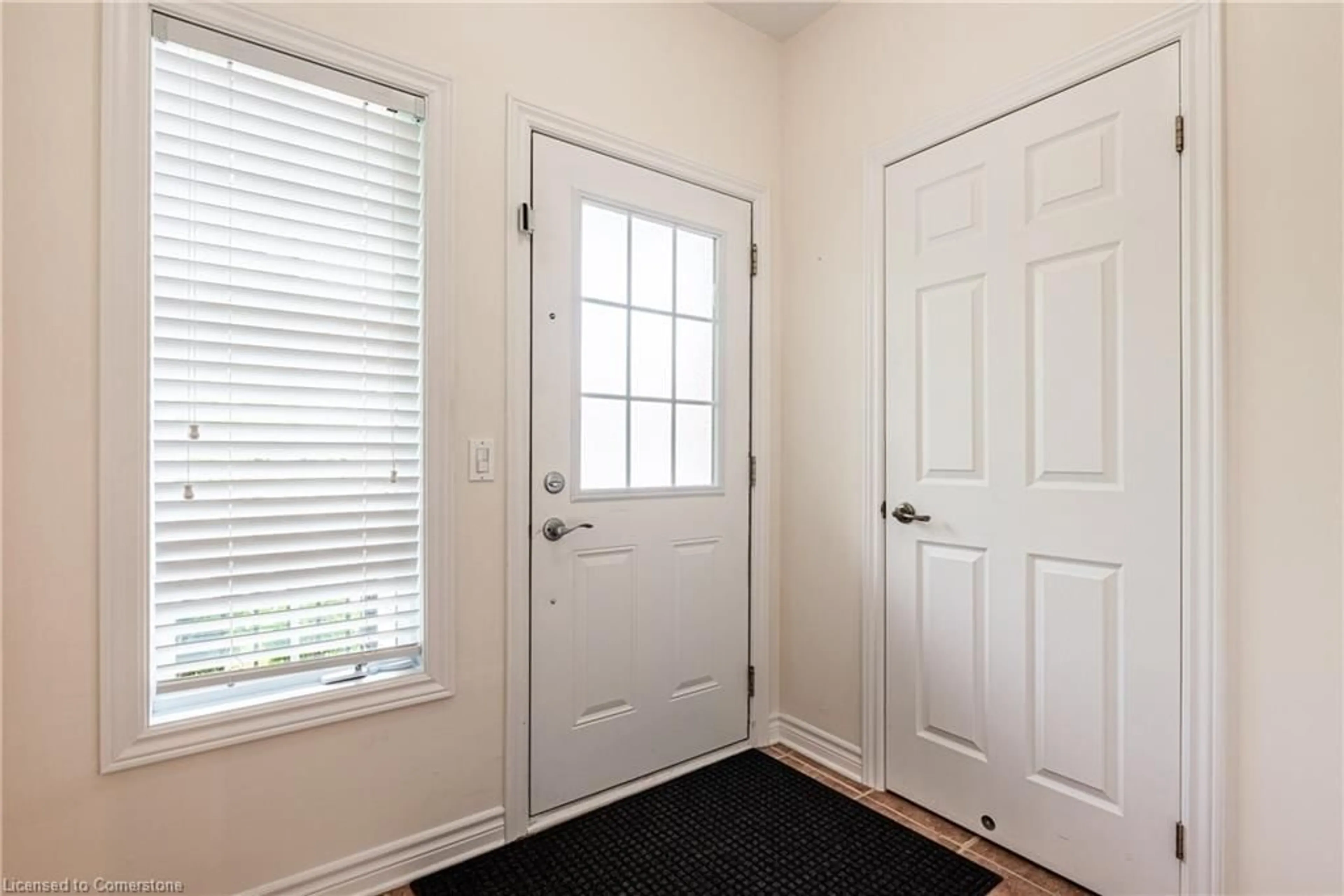 Indoor entryway, wood floors for 3958 Durban Lane, Vineland Ontario L0R 2C0