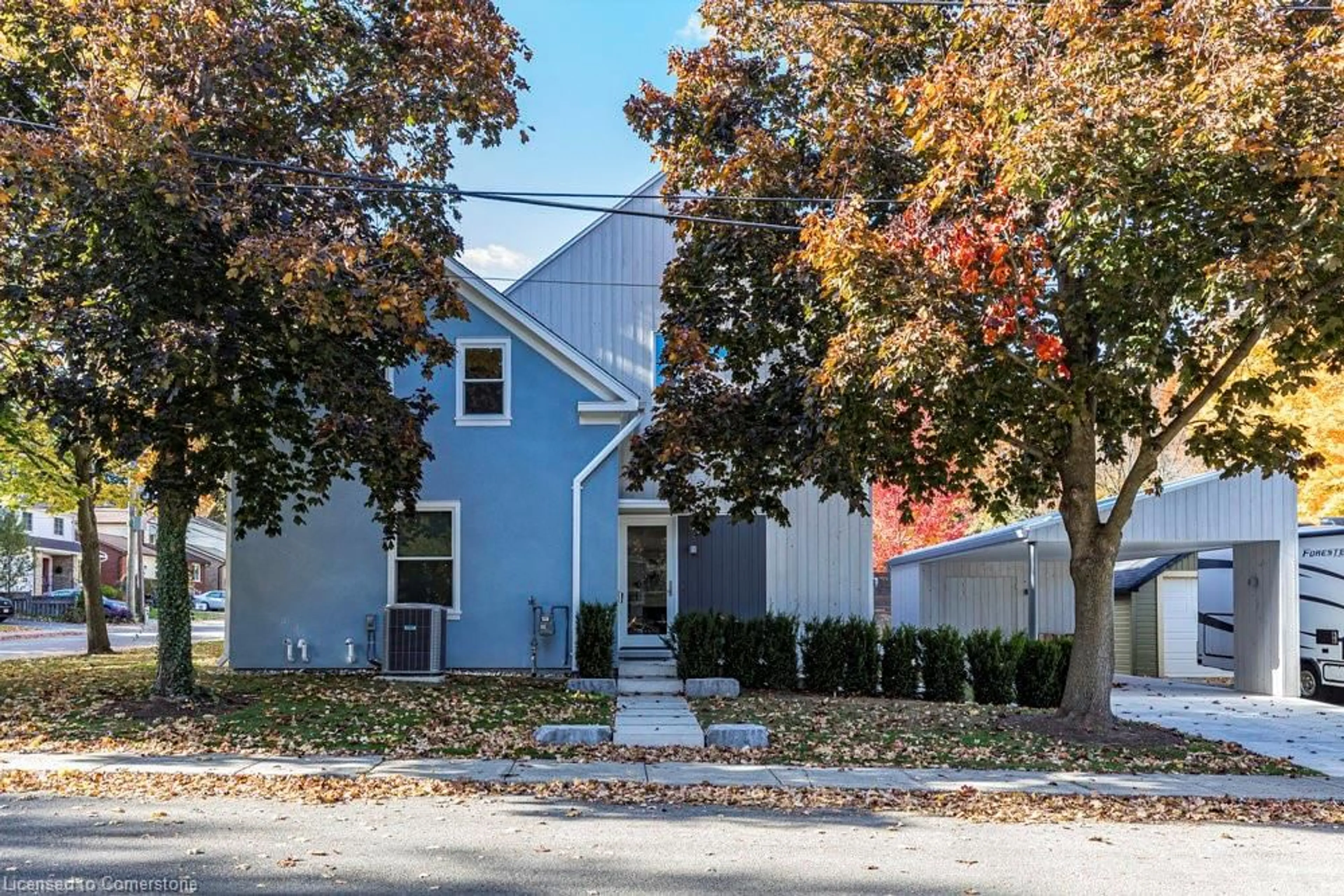 A pic from exterior of the house or condo, the street view for 315 Park St, Dundas Ontario L9H 1Z1