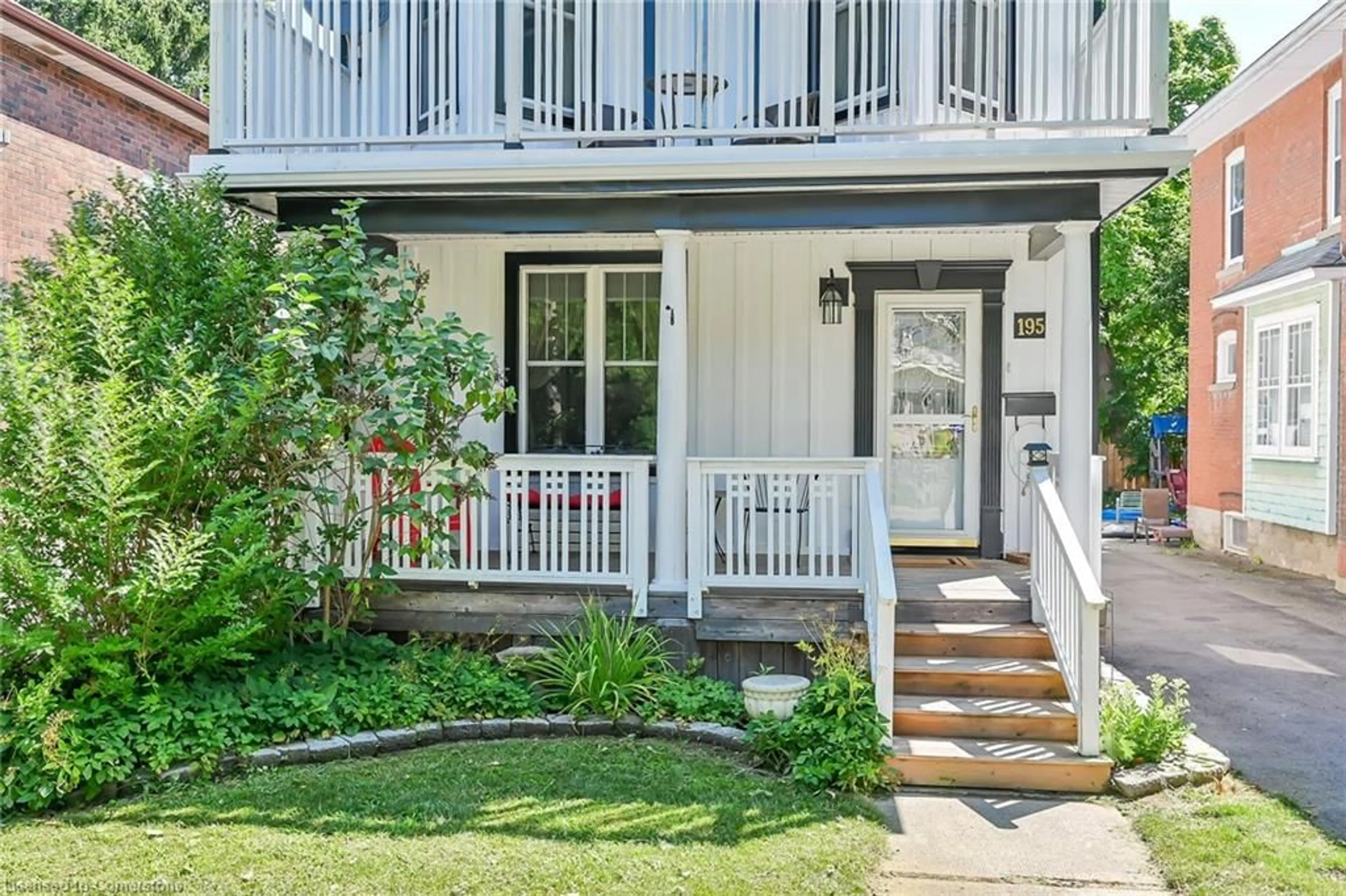 Indoor entryway for 195 Talbot St, Simcoe Ontario N3Y 2Z8