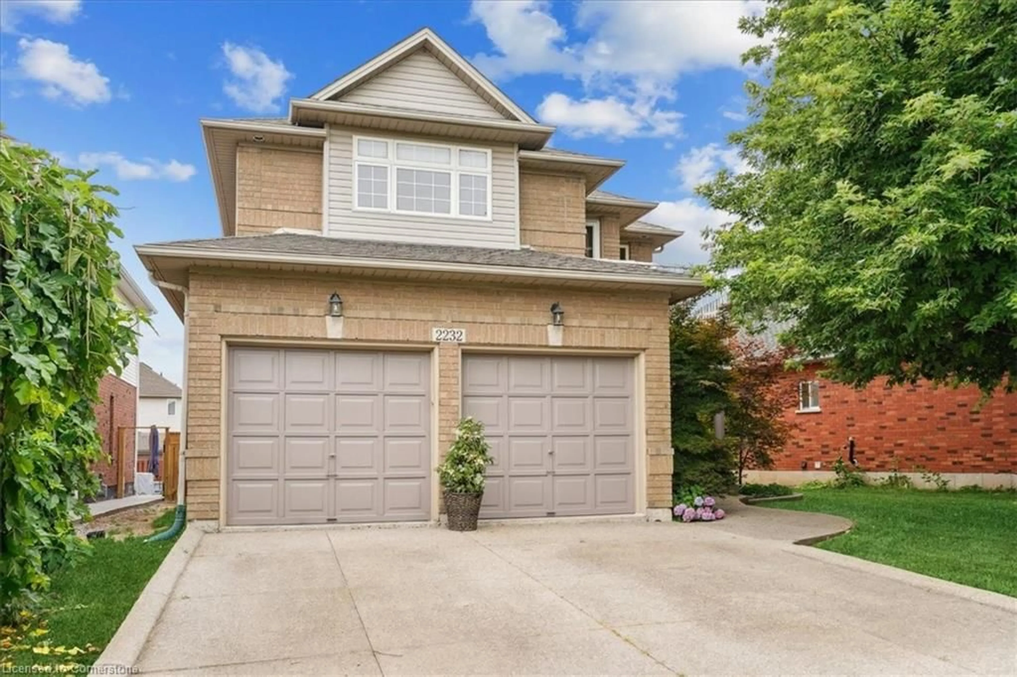 Frontside or backside of a home, the street view for 2232 Creekview Dr, Burlington Ontario L7M 4N5