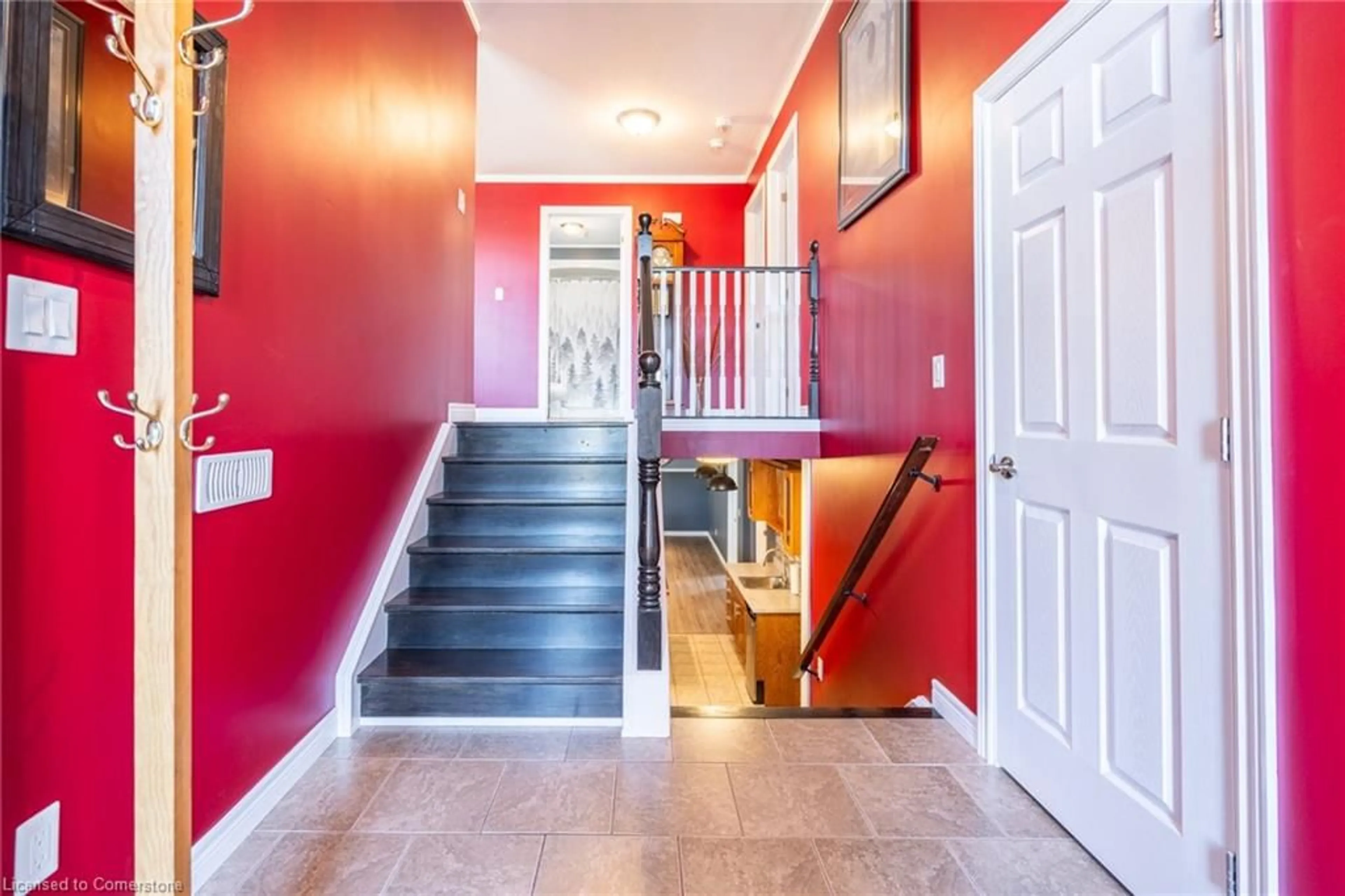 Indoor entryway, wood floors for 59 Backus Dr, Port Rowan Ontario N0E 1M0