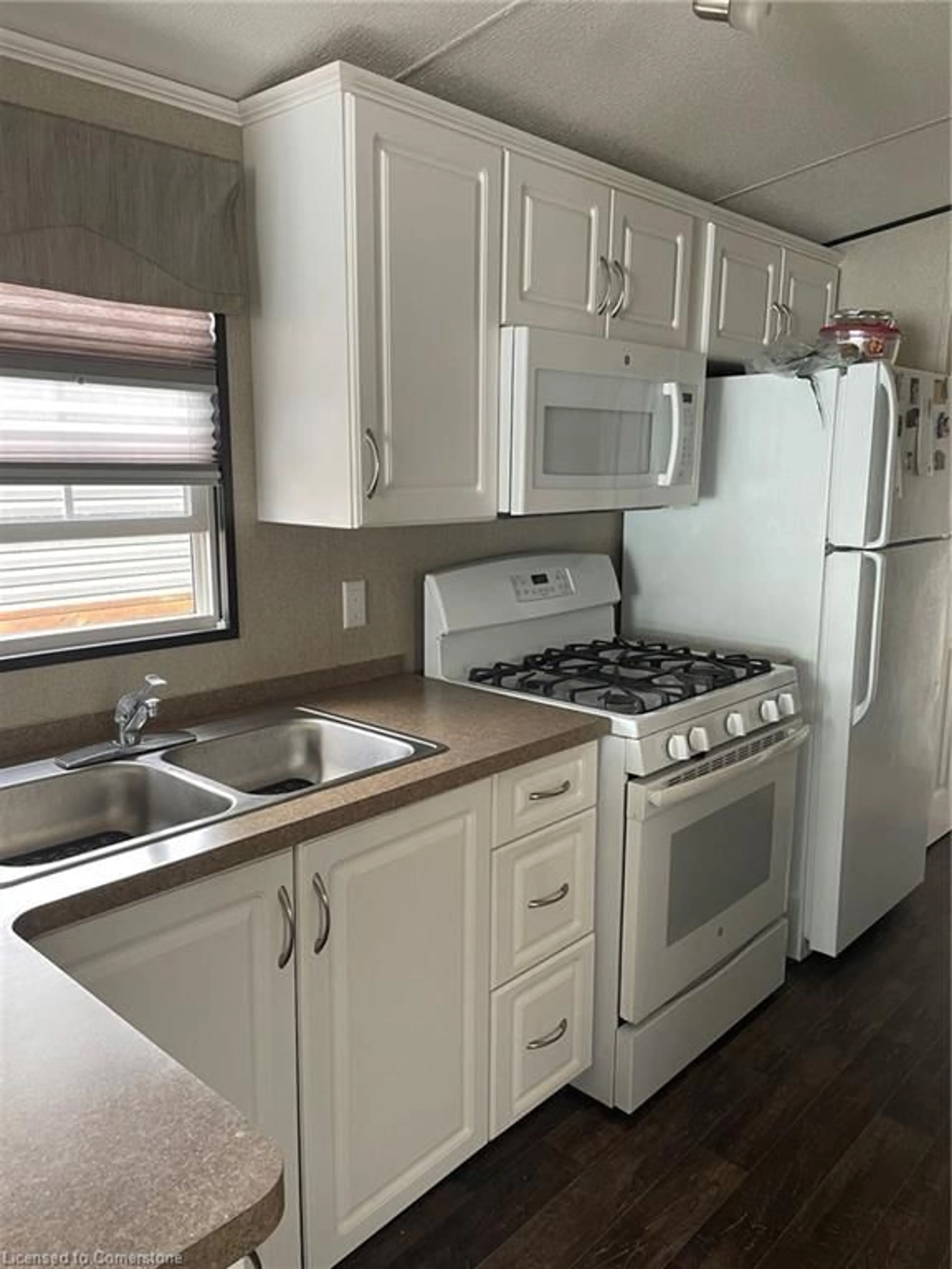 Standard kitchen for 3500 Lauderdale Point Cres #17, Severn Ontario P0E 1N0