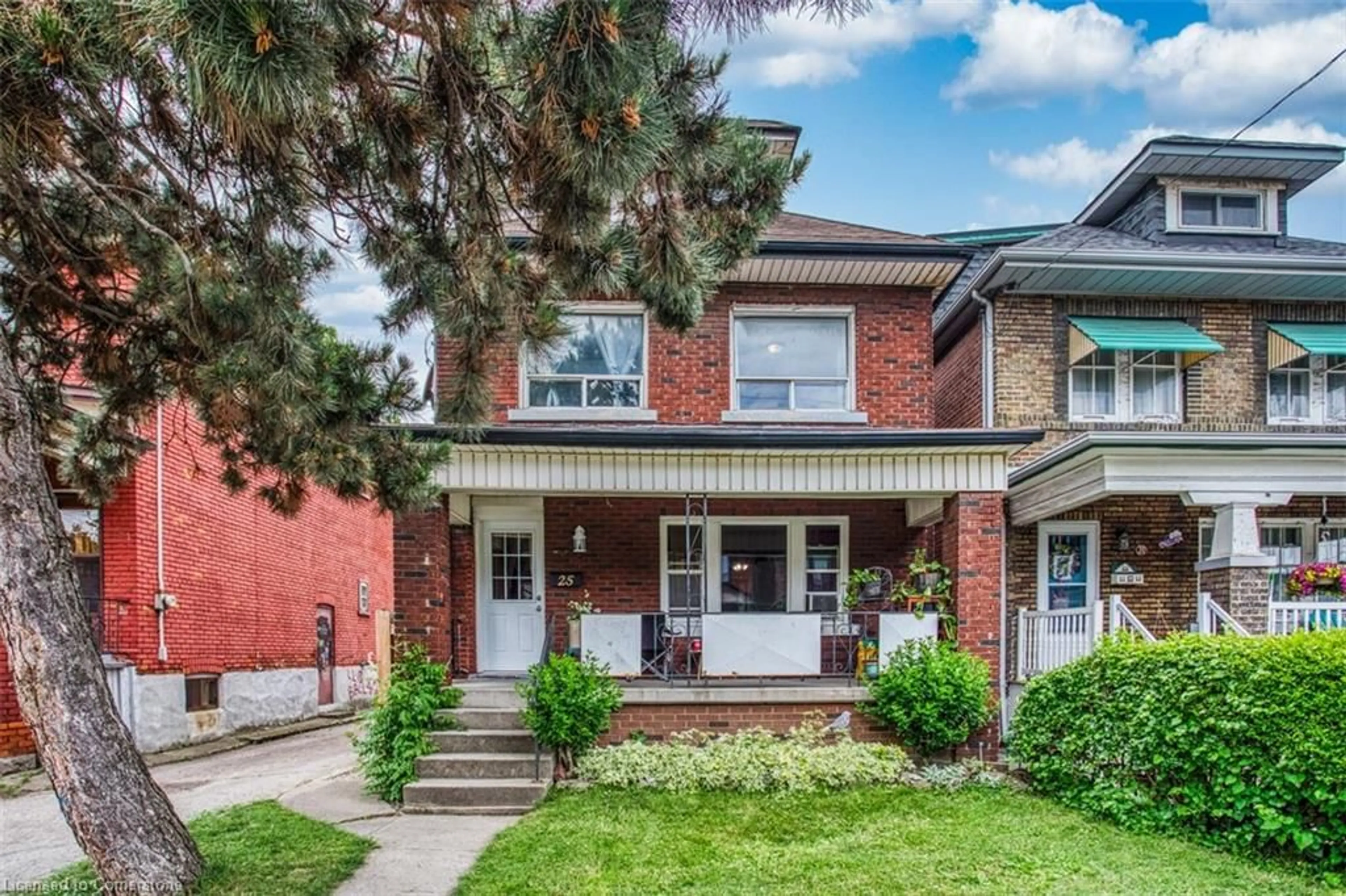 Home with brick exterior material for 25 Chestnut Ave, Hamilton Ontario L8L 6K5