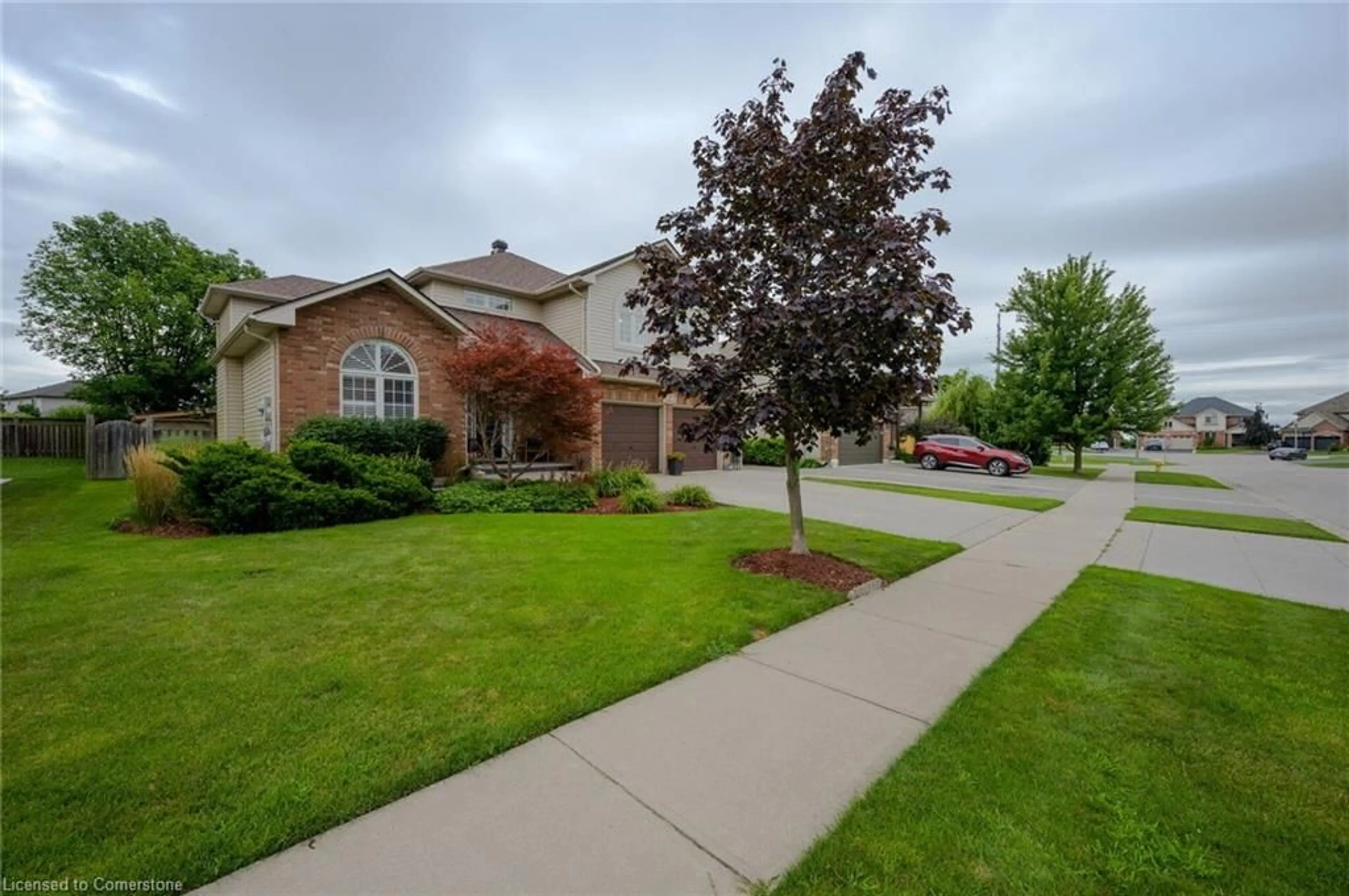 Frontside or backside of a home, the street view for 5 Dunrobin Dr, Caledonia Ontario N3W 2N9