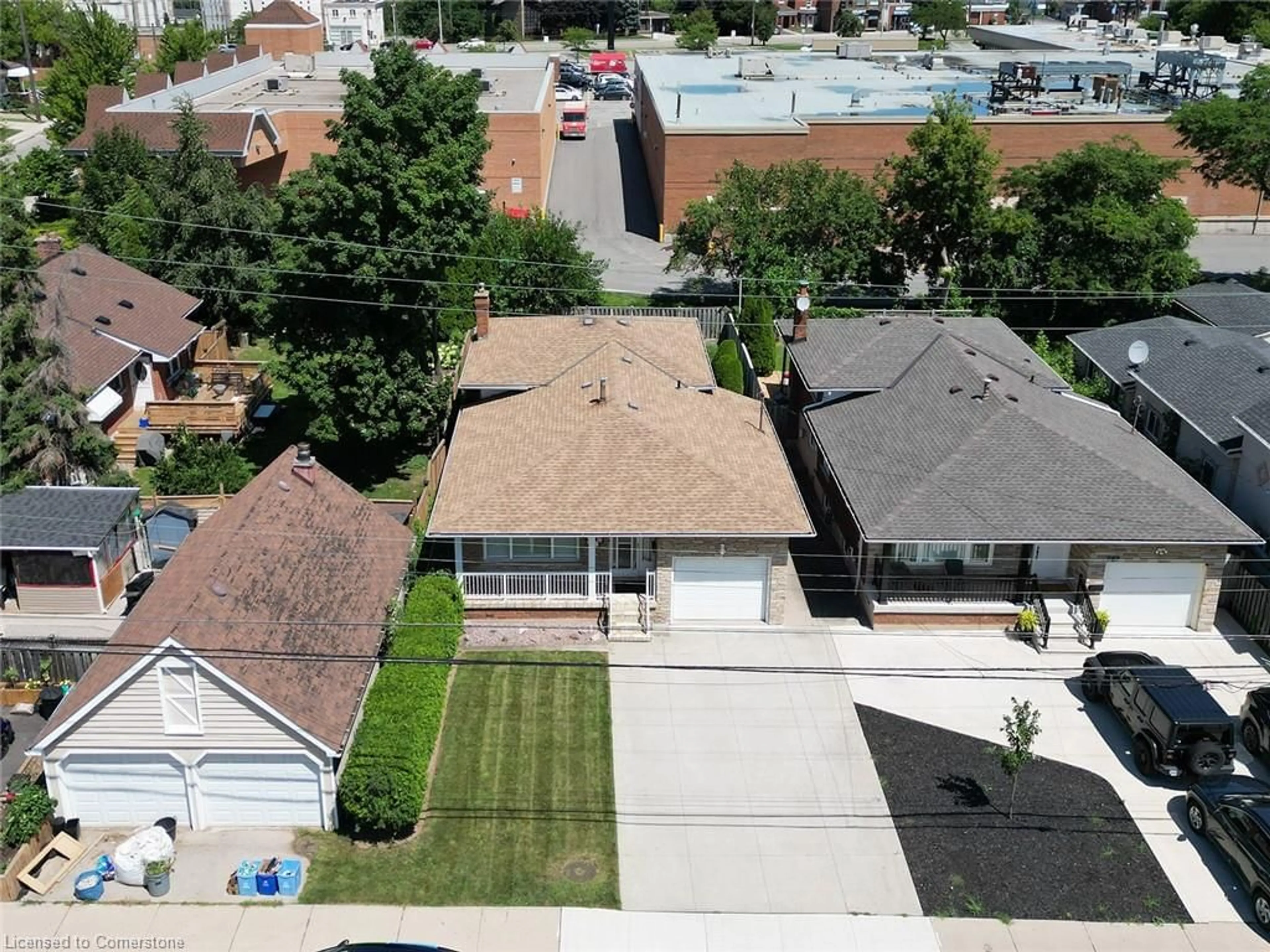 A pic from outside/outdoor area/front of a property/back of a property/a pic from drone, street for 783 Lawrence Rd, Hamilton Ontario L8K 1Z9