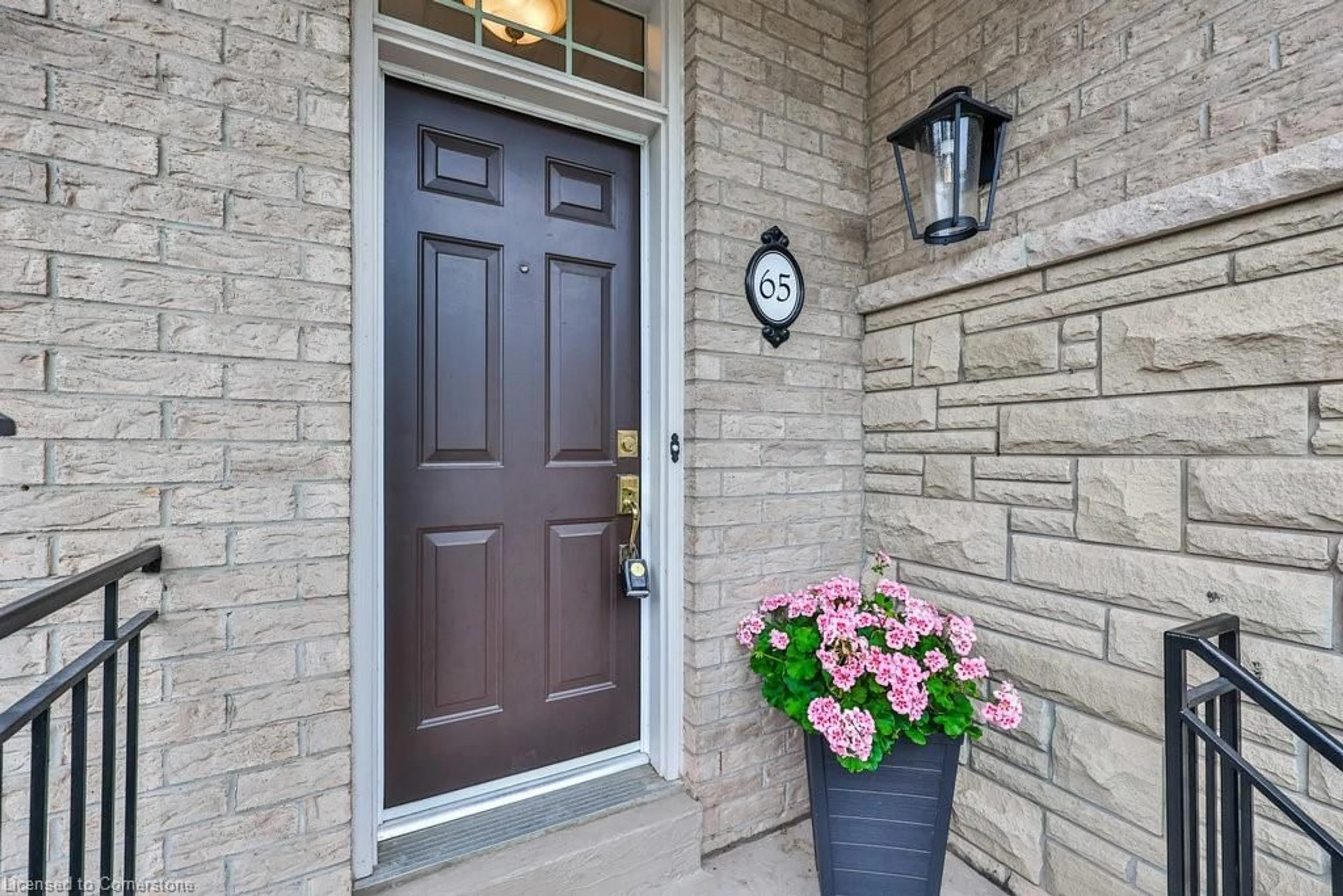 Indoor entryway, wood floors for 1267 Dorval Dr #65, Oakville Ontario L6M 3Z5