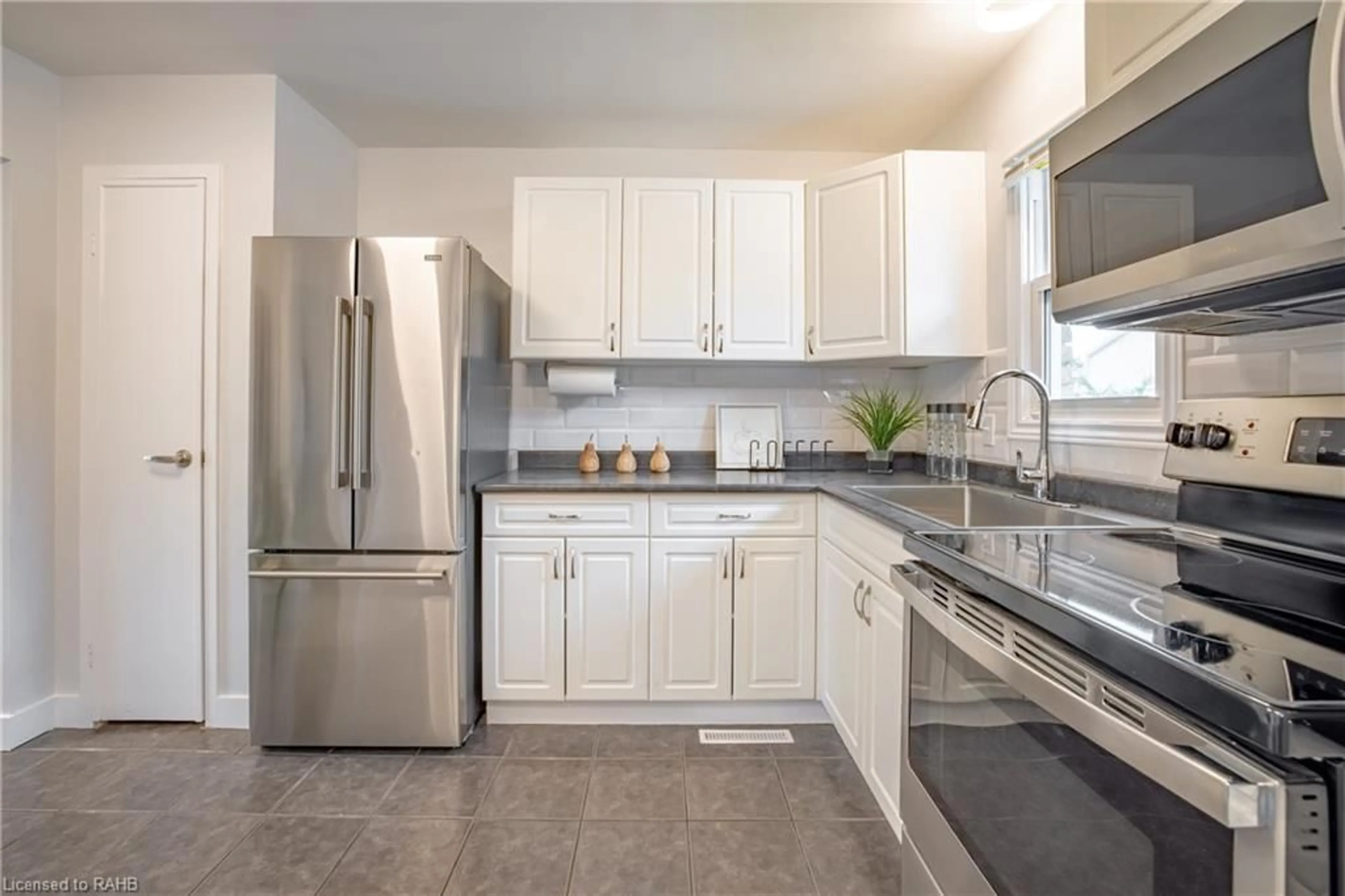 Contemporary kitchen, ceramic floors for 131 Rockwood Ave #8, St. Catharines Ontario L2P 3K4