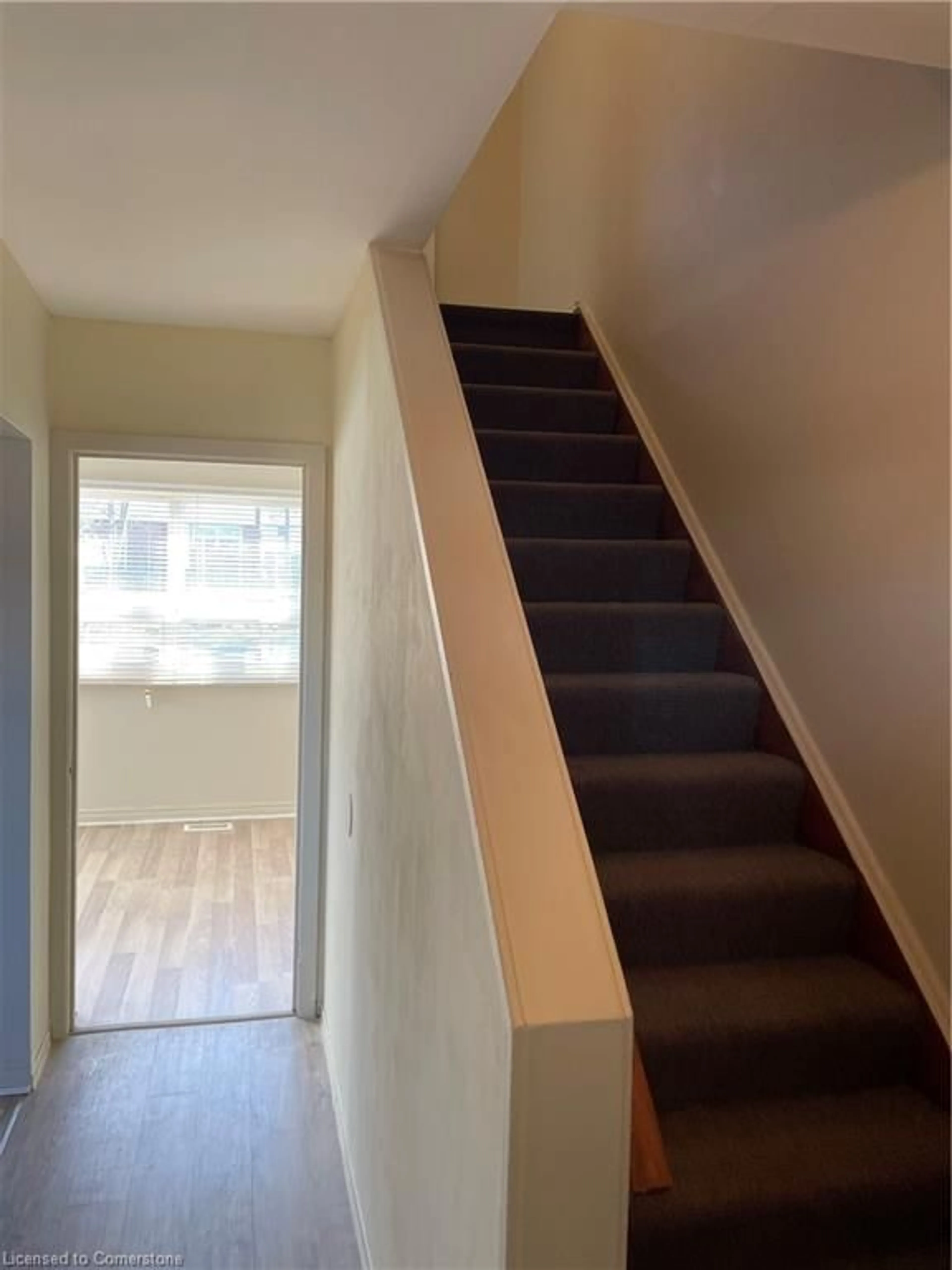 Stairs for 383 East 22nd St, Hamilton Ontario L8V 2W3