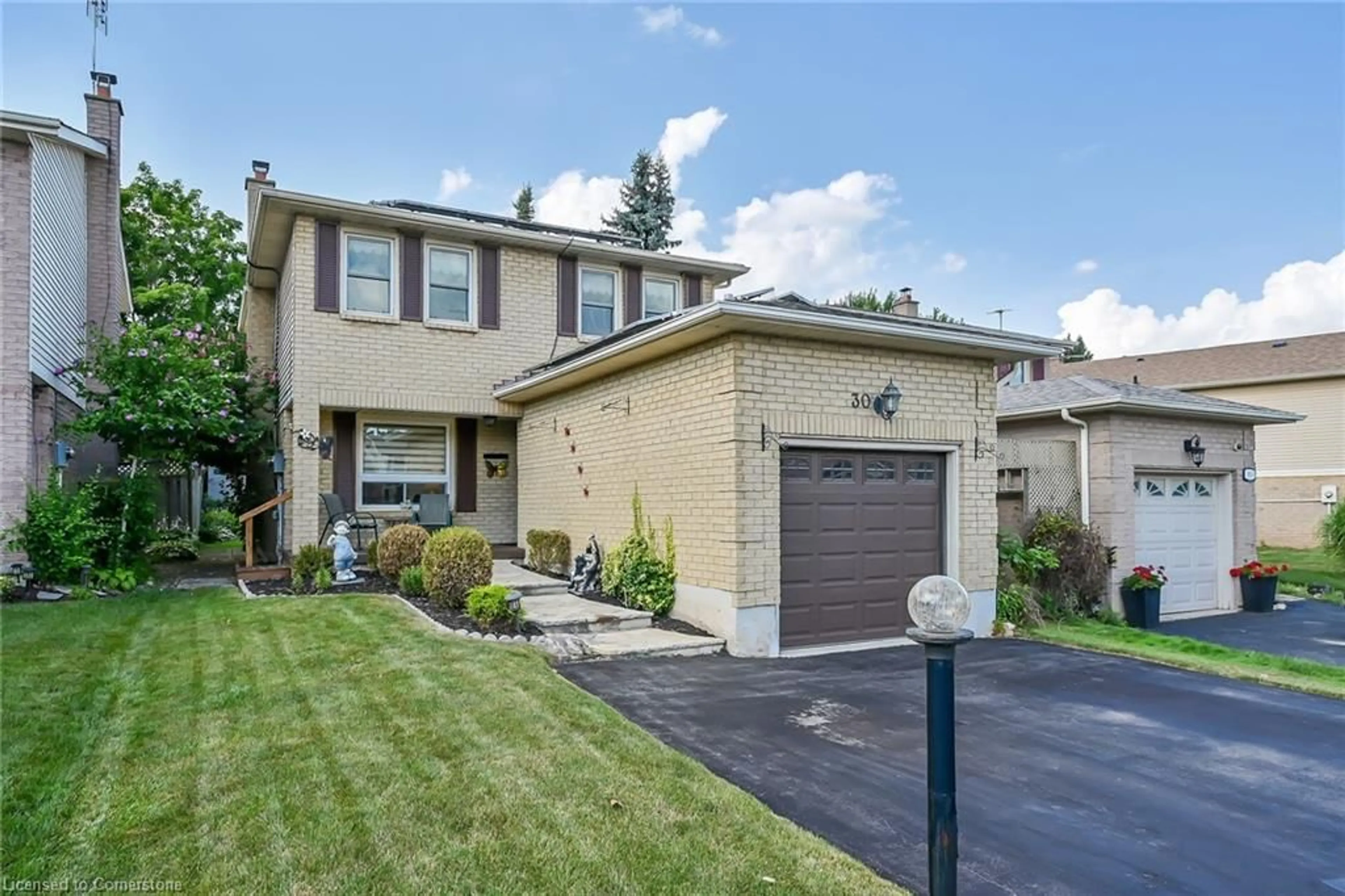 Frontside or backside of a home, cottage for 3011 Sandlewood Crt, Burlington Ontario L7M 3A3