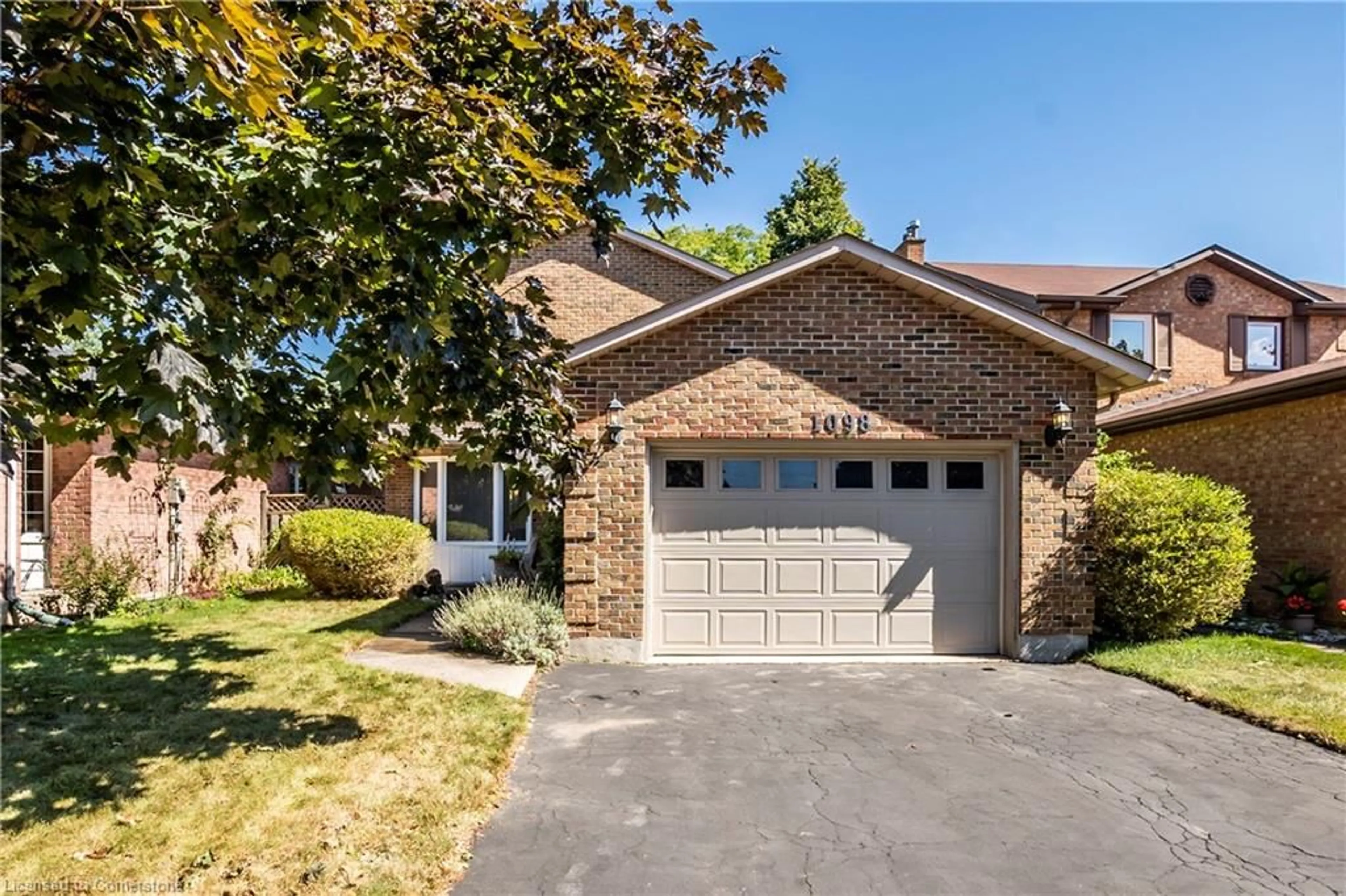 Home with brick exterior material for 1098 Stephenson Dr, Burlington Ontario L7S 2A8