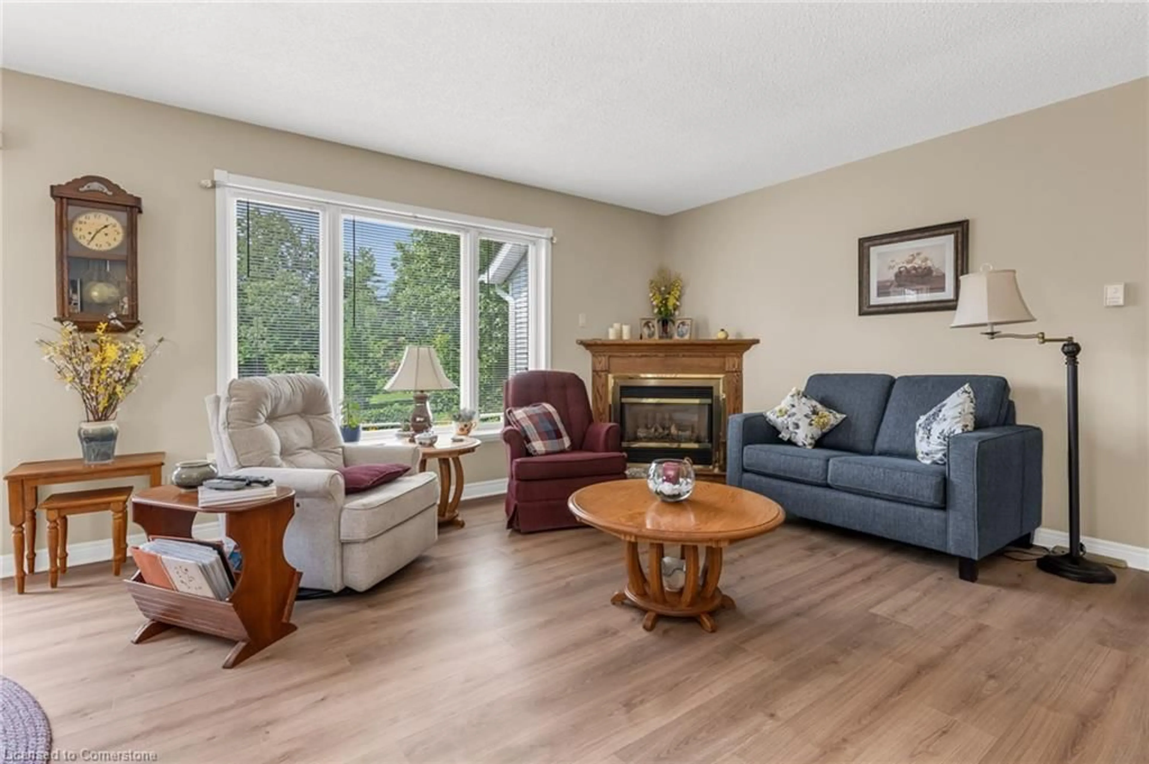 Living room with furniture, wood/laminate floor for 16 Garden Dr, Smithville Ontario L0R 2A0