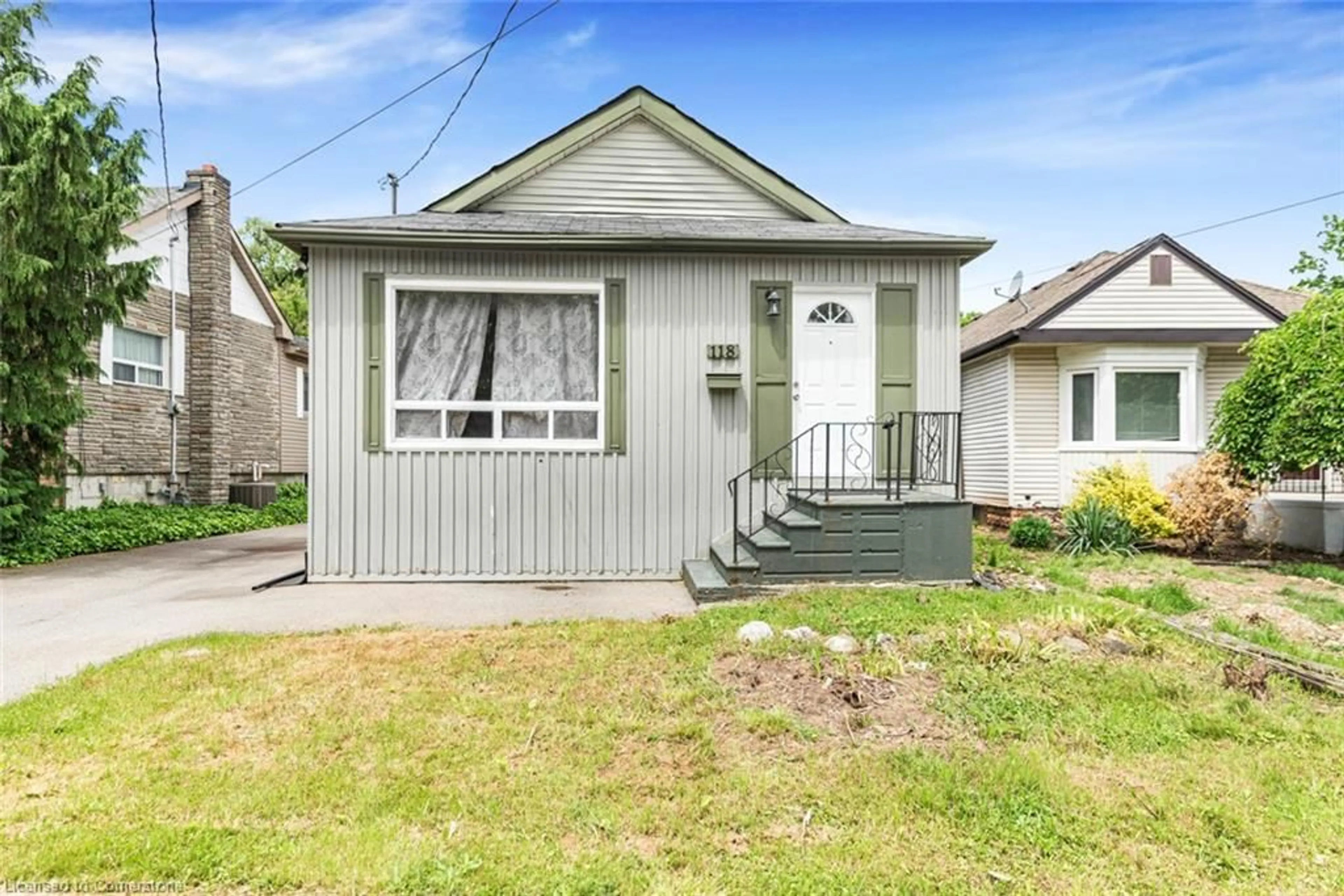 Frontside or backside of a home, cottage for 118 Hillview St, Hamilton Ontario L8S 2Z5