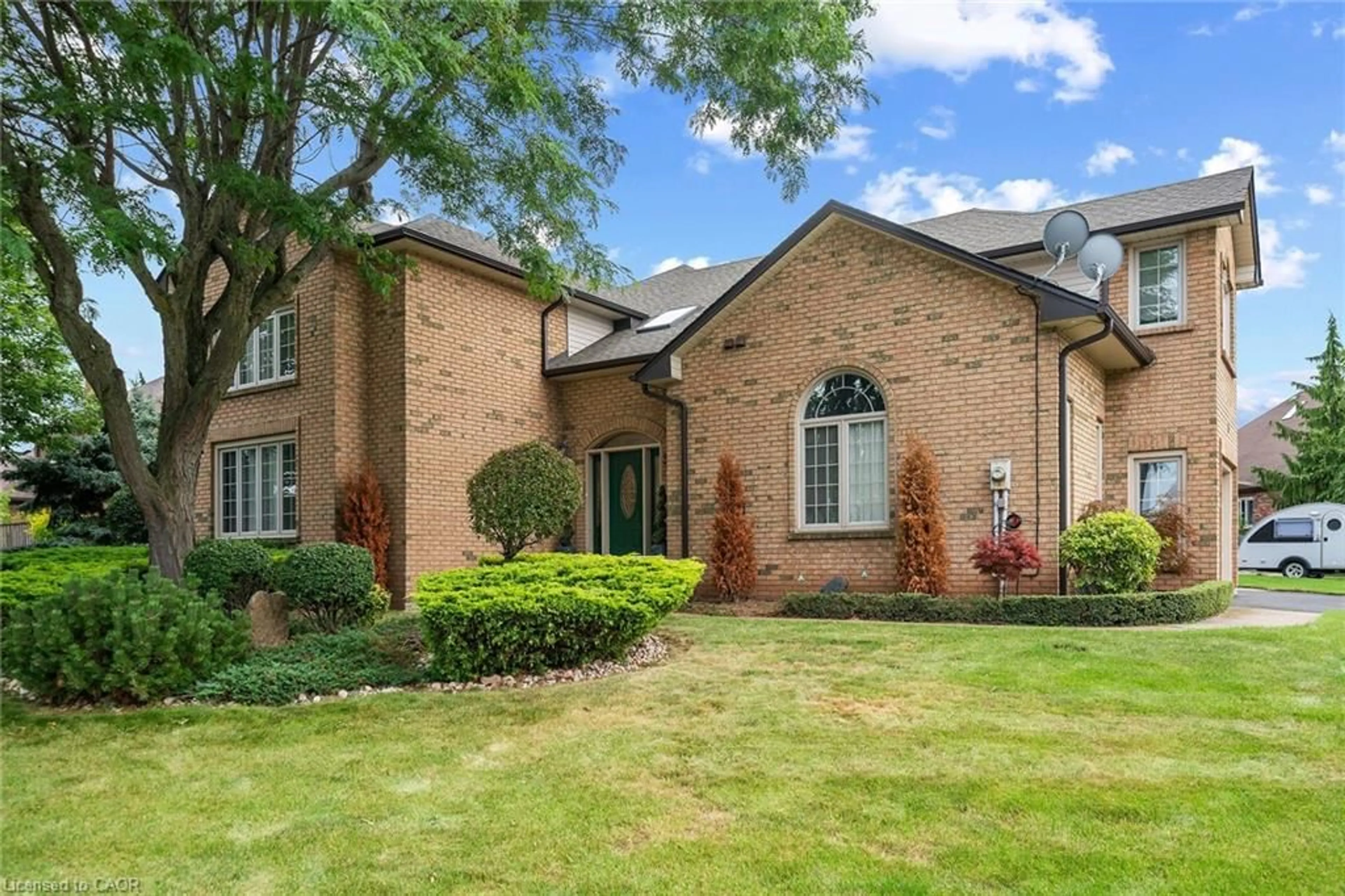 Home with brick exterior material, street for 3 Shoreline Cres, Grimsby Ontario L3M 5B1