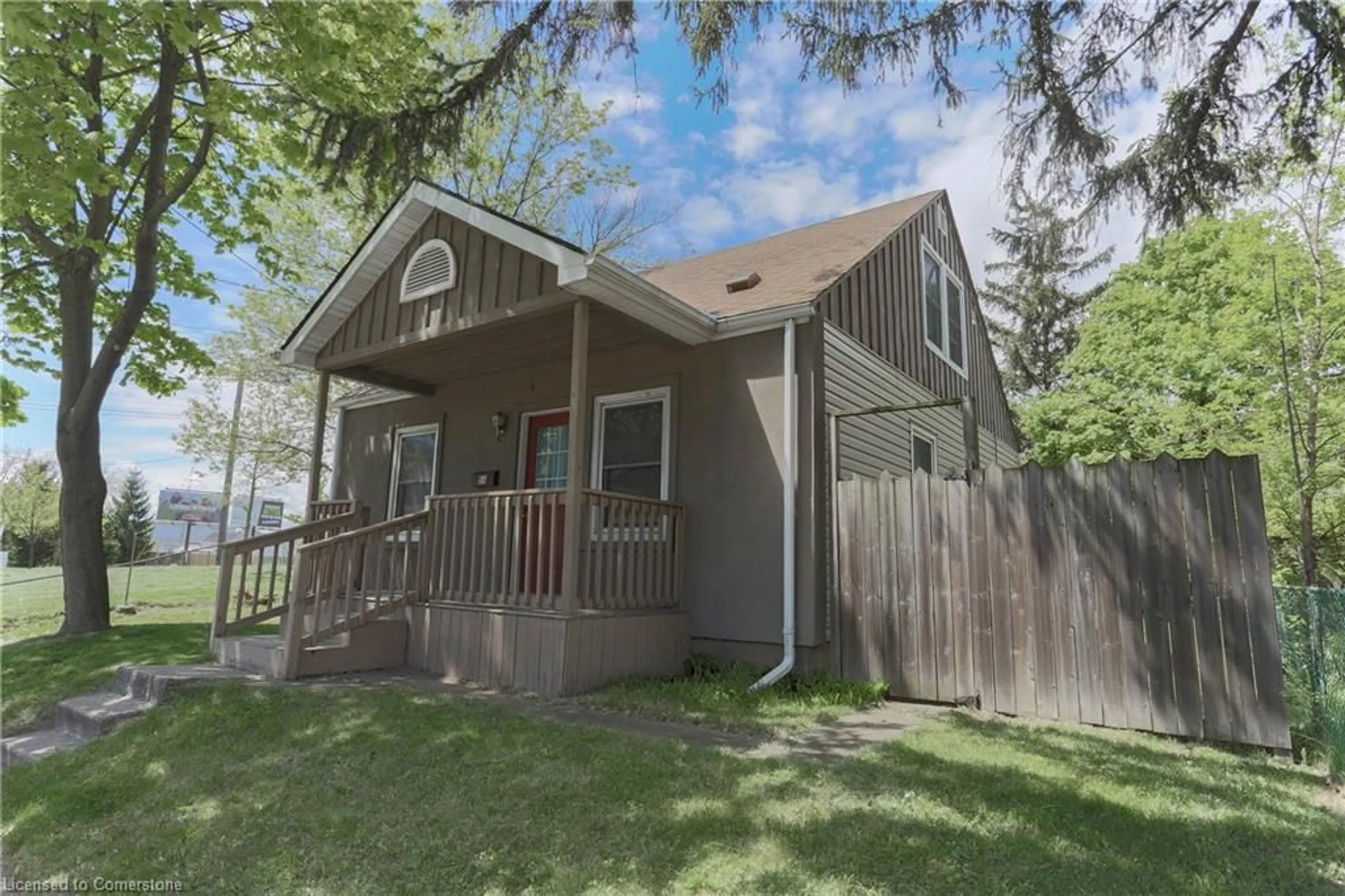 Cottage for 56 East 31st St, Hamilton Ontario L8V 3N7