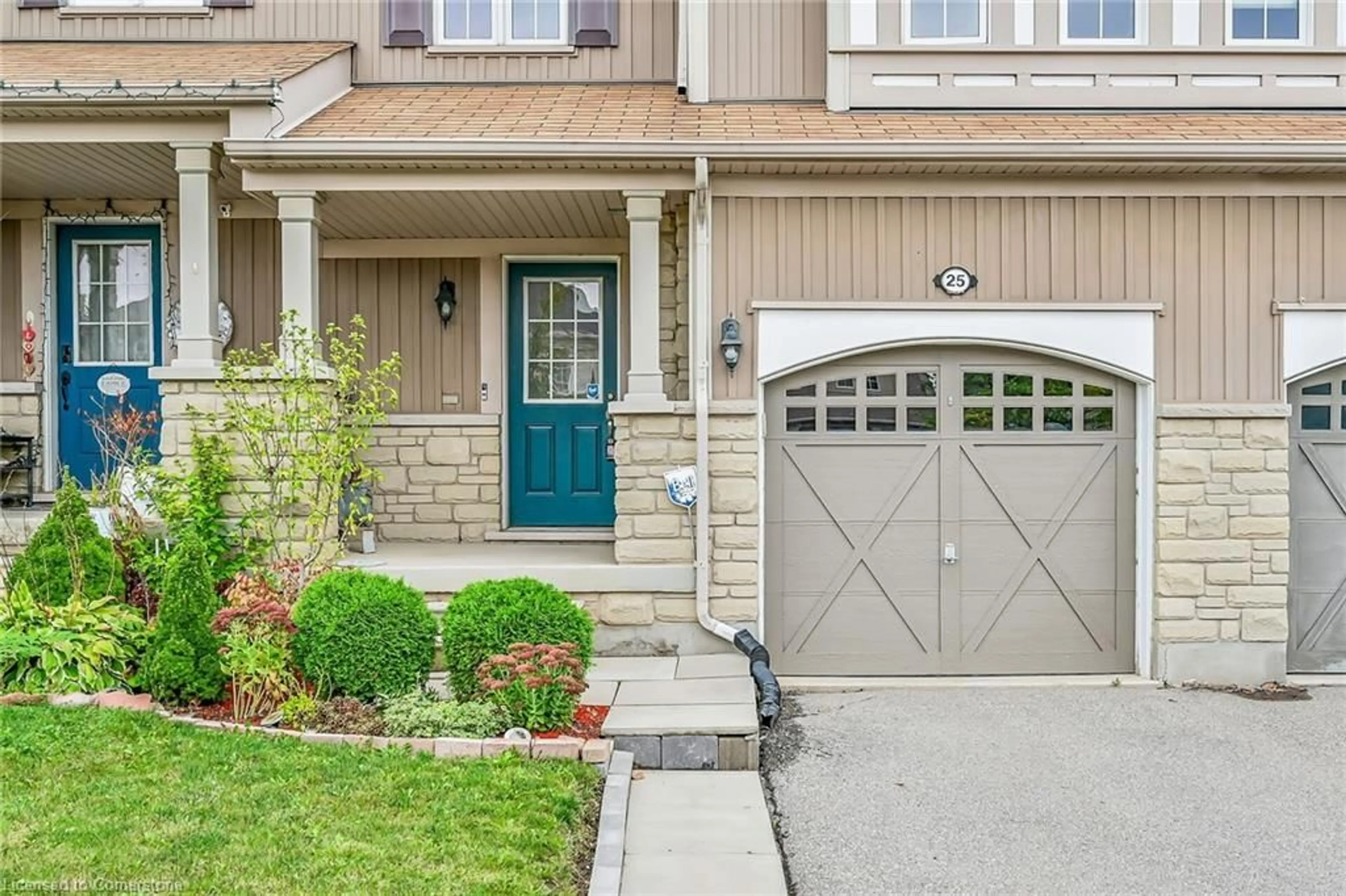 Indoor entryway for 25 Newport Cres, Hamilton Ontario L9A 0B2