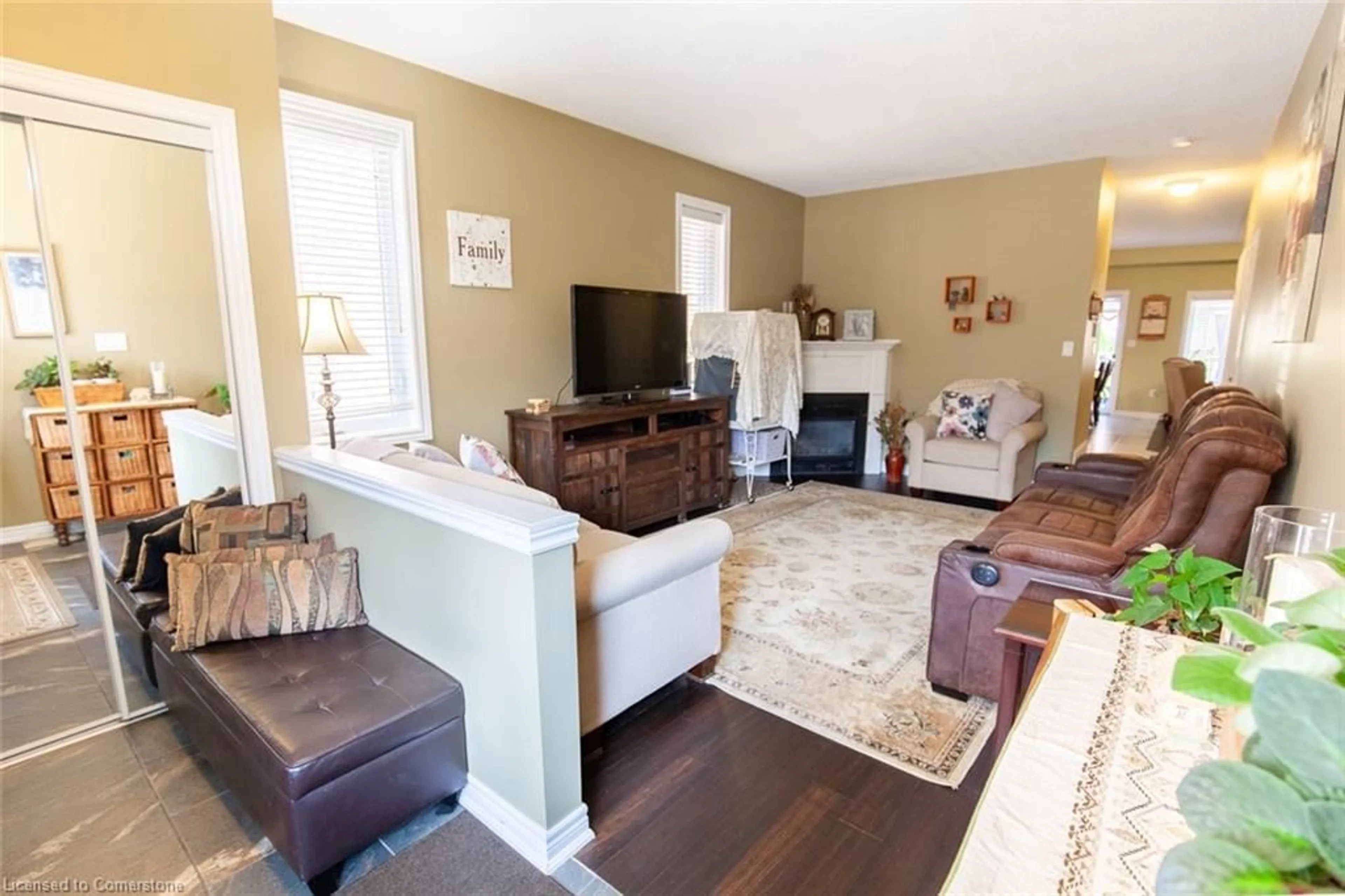 Living room, wood floors for 20 Springstead Ave, Hamilton Ontario L8E 0B2