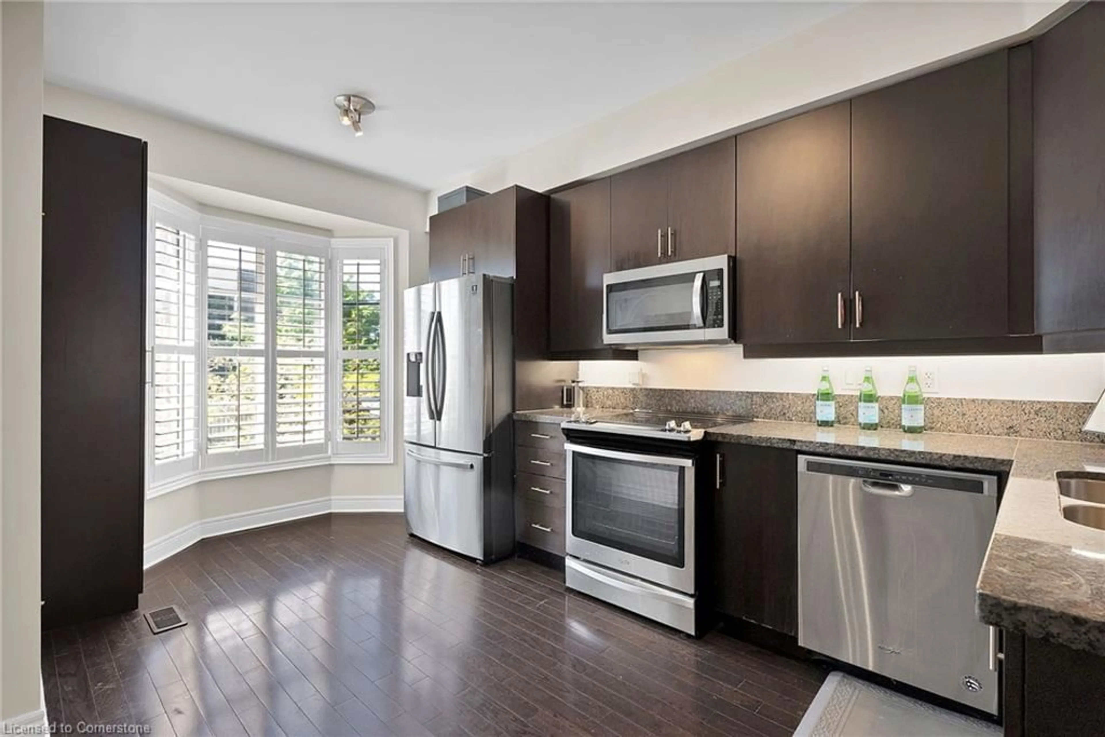 Standard kitchen for 132 Six Point Rd, Toronto Ontario M8Z 0A1