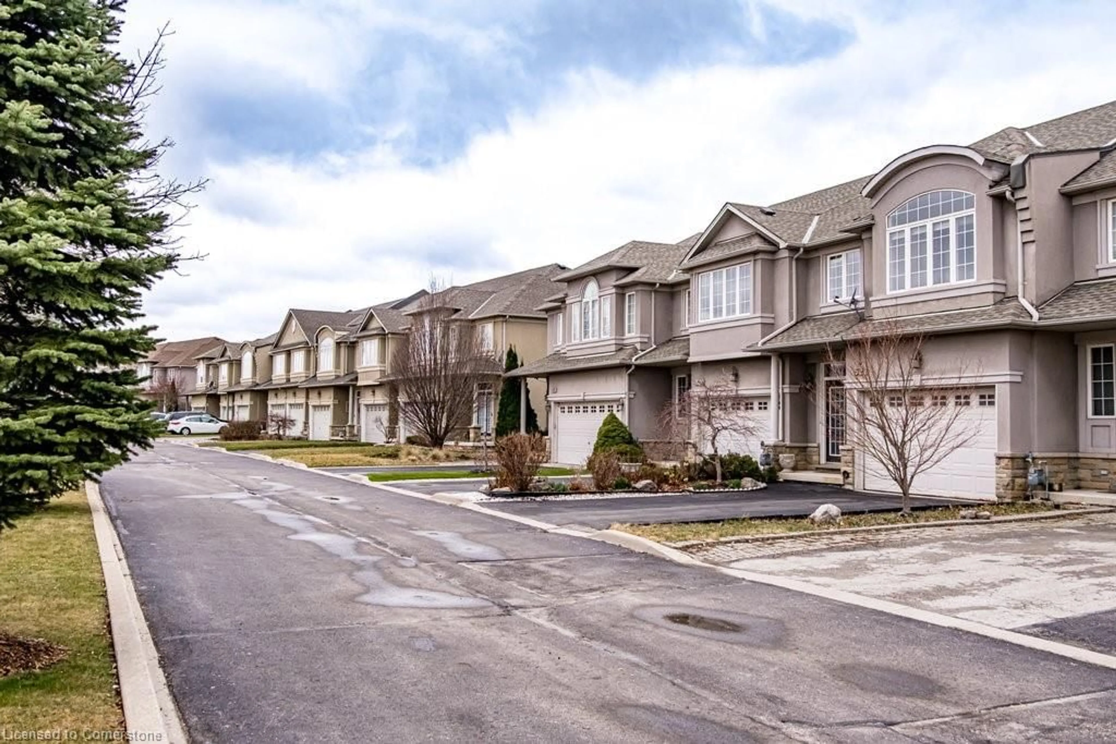 Frontside or backside of a home, the street view for 522 Stonehenge Dr, Ancaster Ontario L9K 1S7