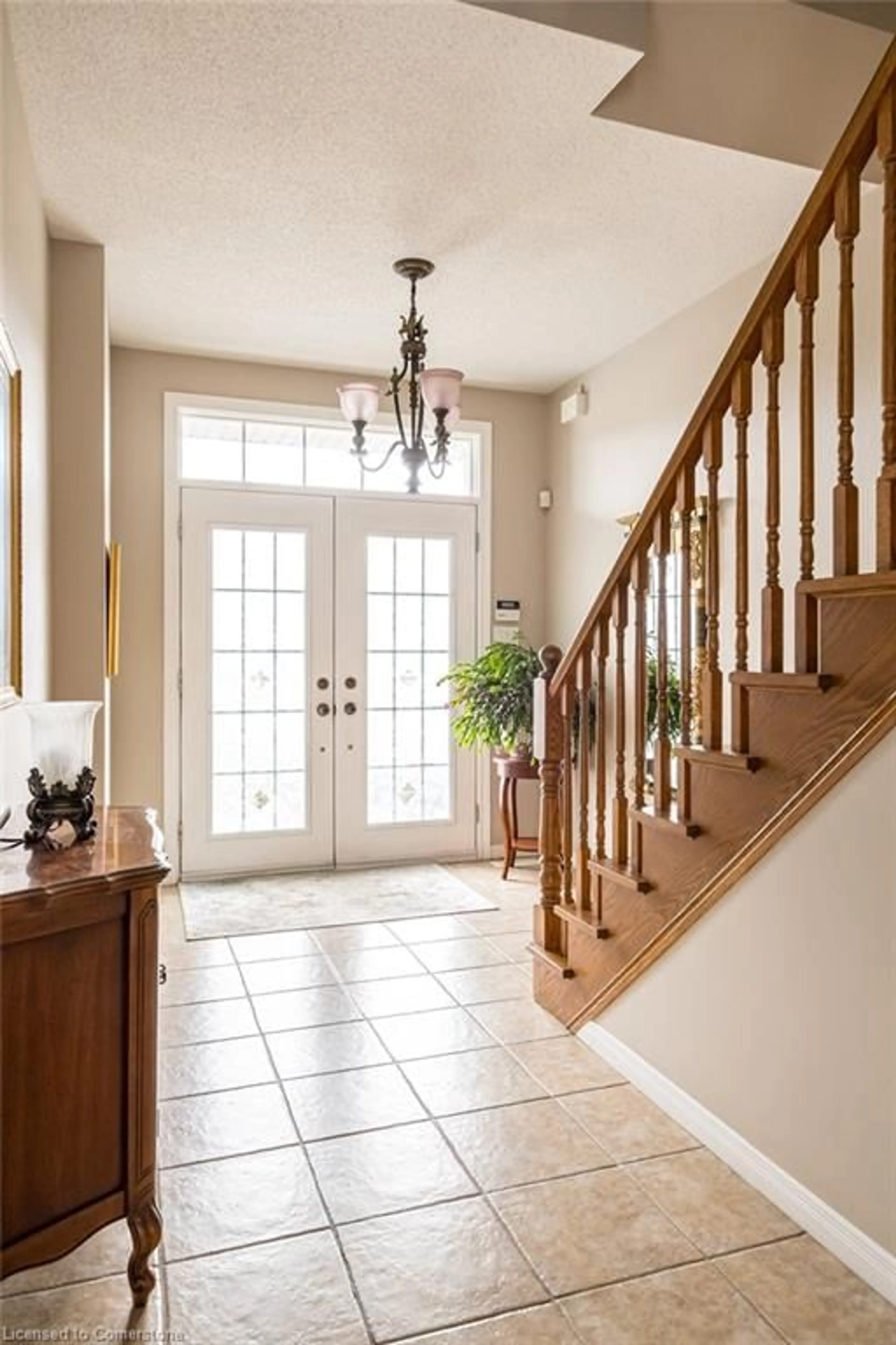 Indoor entryway, wood floors for 522 Stonehenge Dr, Ancaster Ontario L9K 1S7