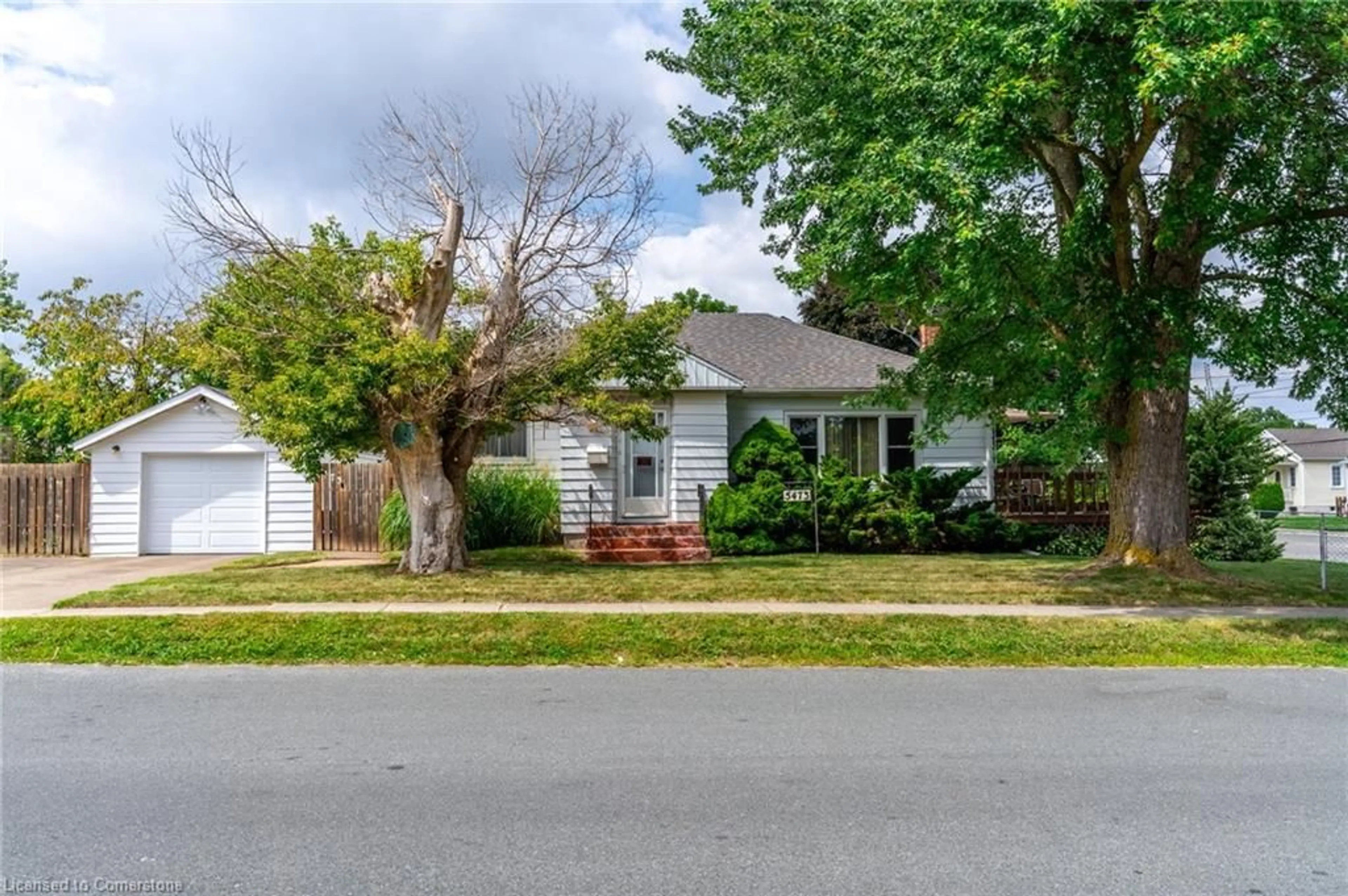 Frontside or backside of a home, the street view for 5473 Hillsdale Ave, Niagara Falls Ontario L2G 4T8