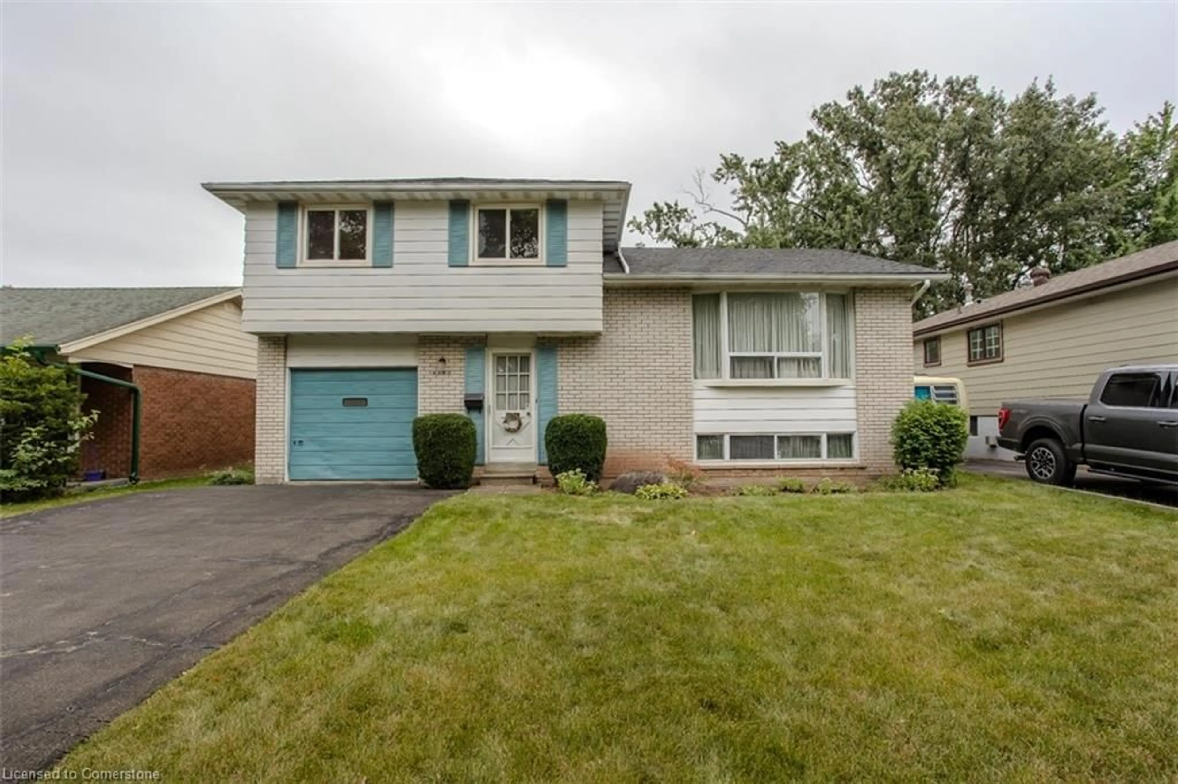 Frontside or backside of a home for 5436 Windermere Dr, Burlington Ontario L7L 3M5