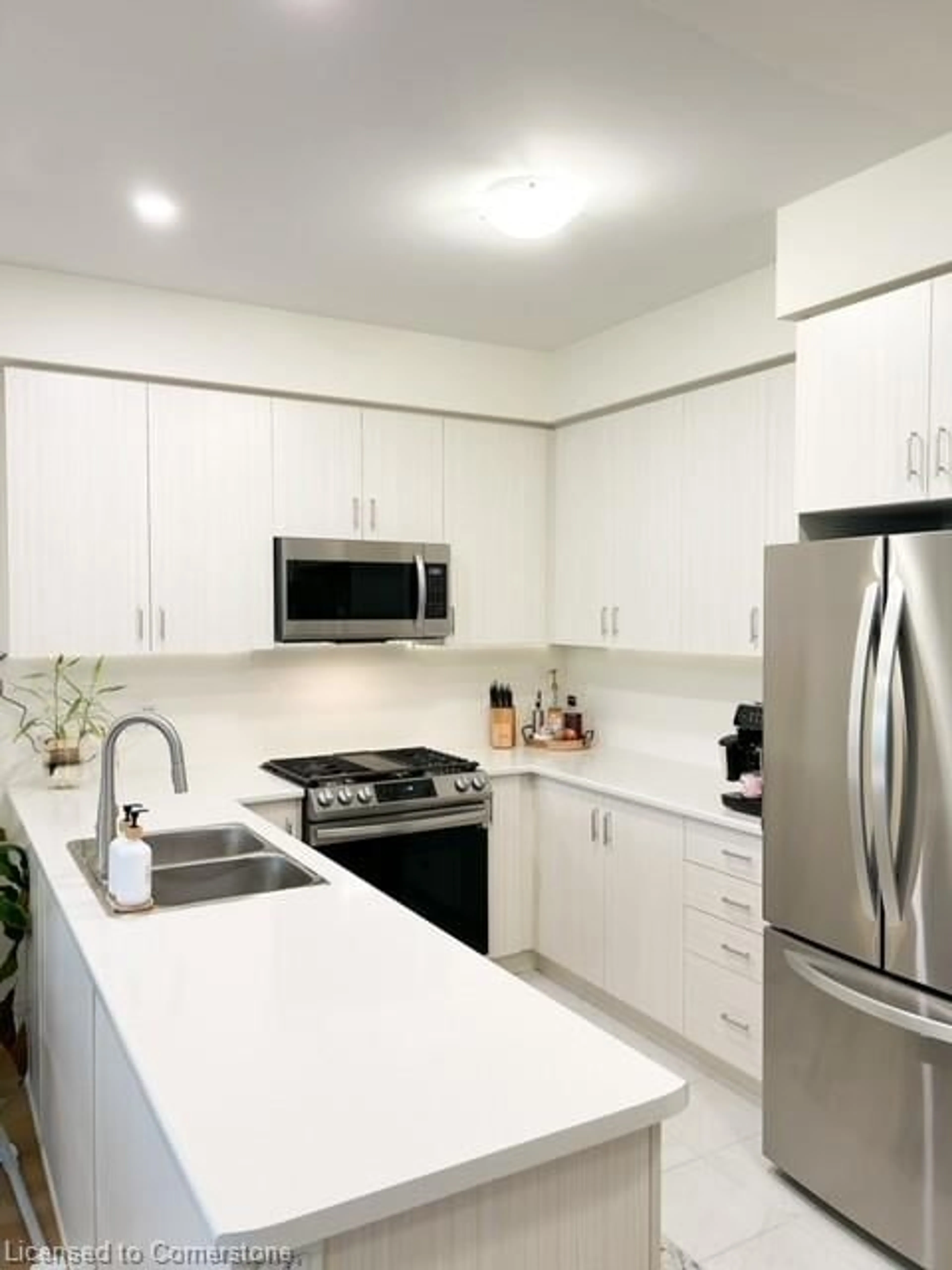 Standard kitchen for 70 Genoa Dr, Hamilton Ontario L9B 0J9