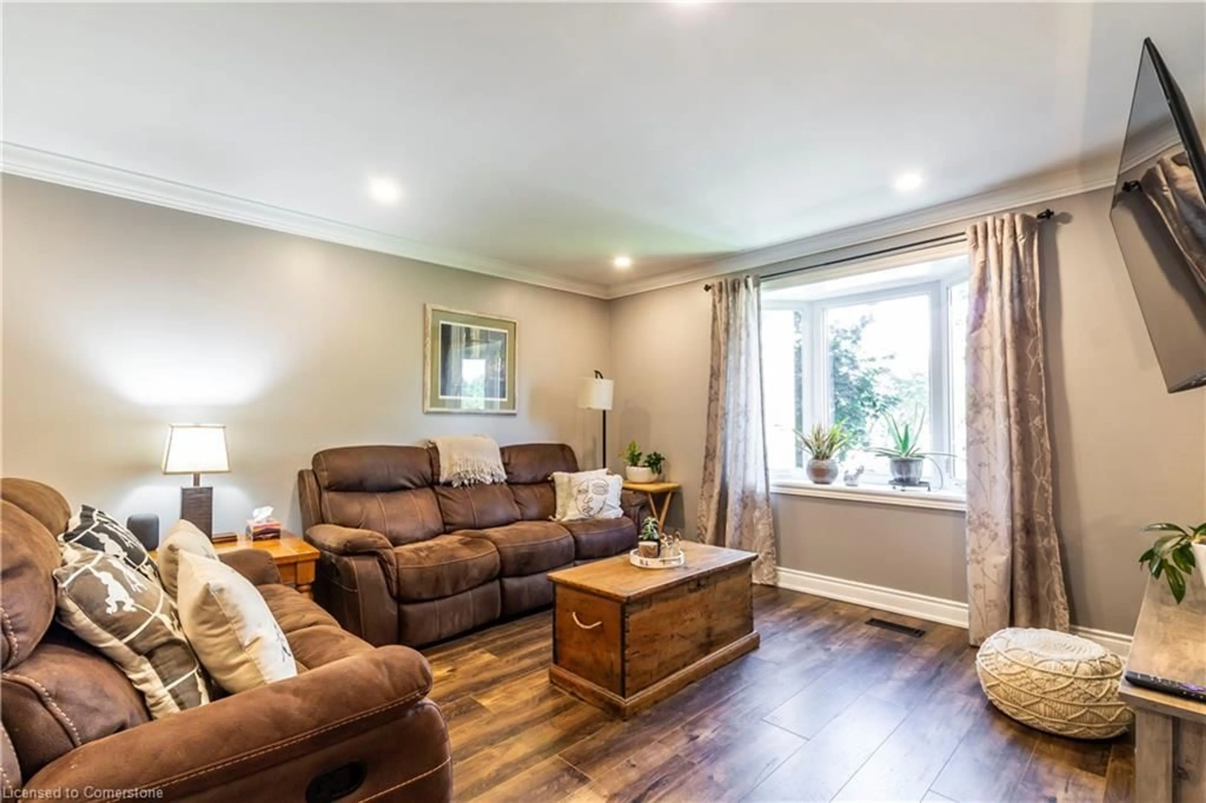 Living room, wood floors for 1216 Consort Cres, Burlington Ontario L7M 1J7