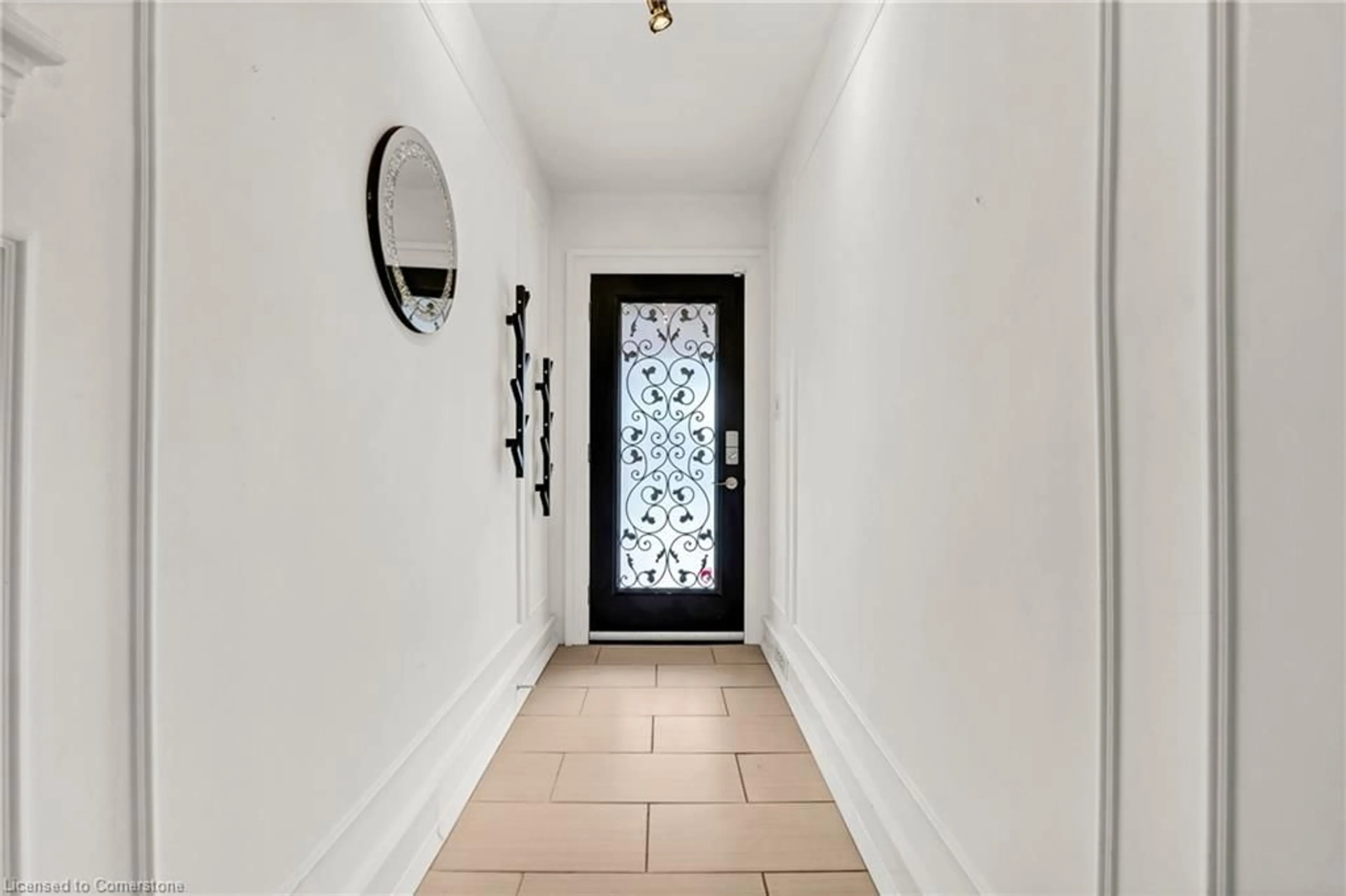 Indoor entryway, ceramic floors for 17 Avalon Pl, Hamilton Ontario L8M 1R2