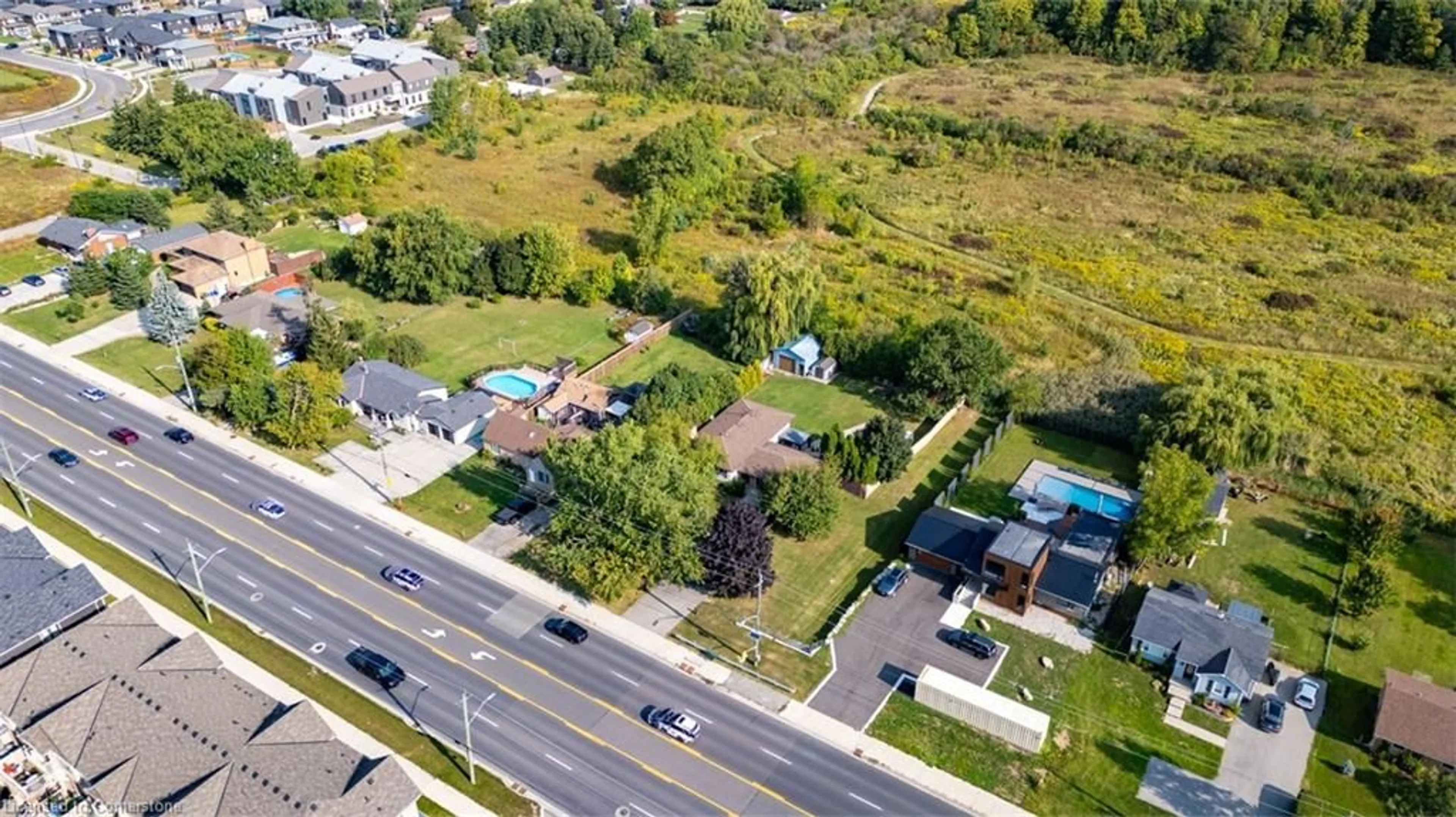 A pic from exterior of the house or condo, the street view for 1889 Rymal Rd, Hamilton Ontario K6H 5R5