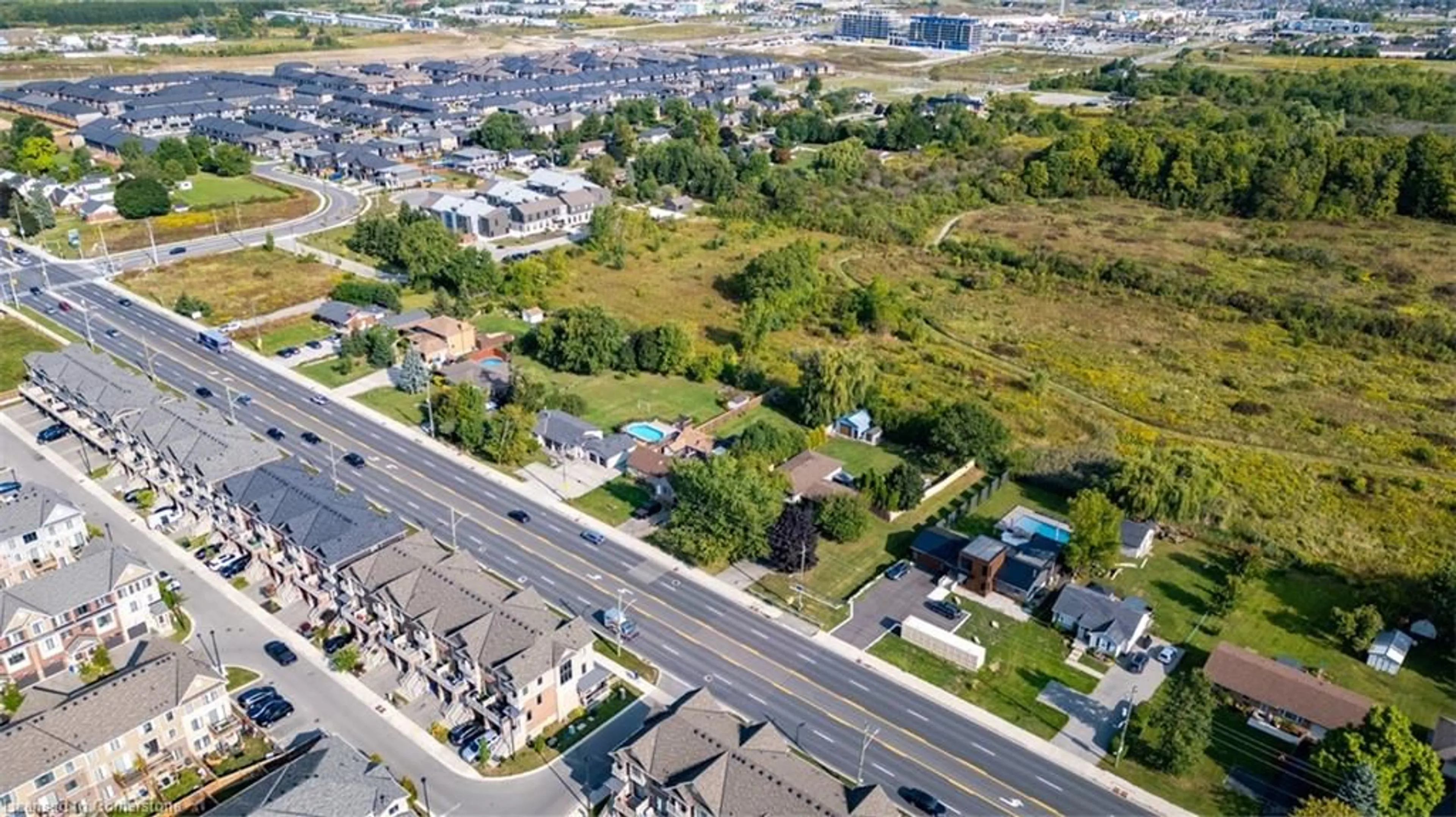 A pic from exterior of the house or condo, the street view for 1889 Rymal Rd, Hamilton Ontario K6H 5R5