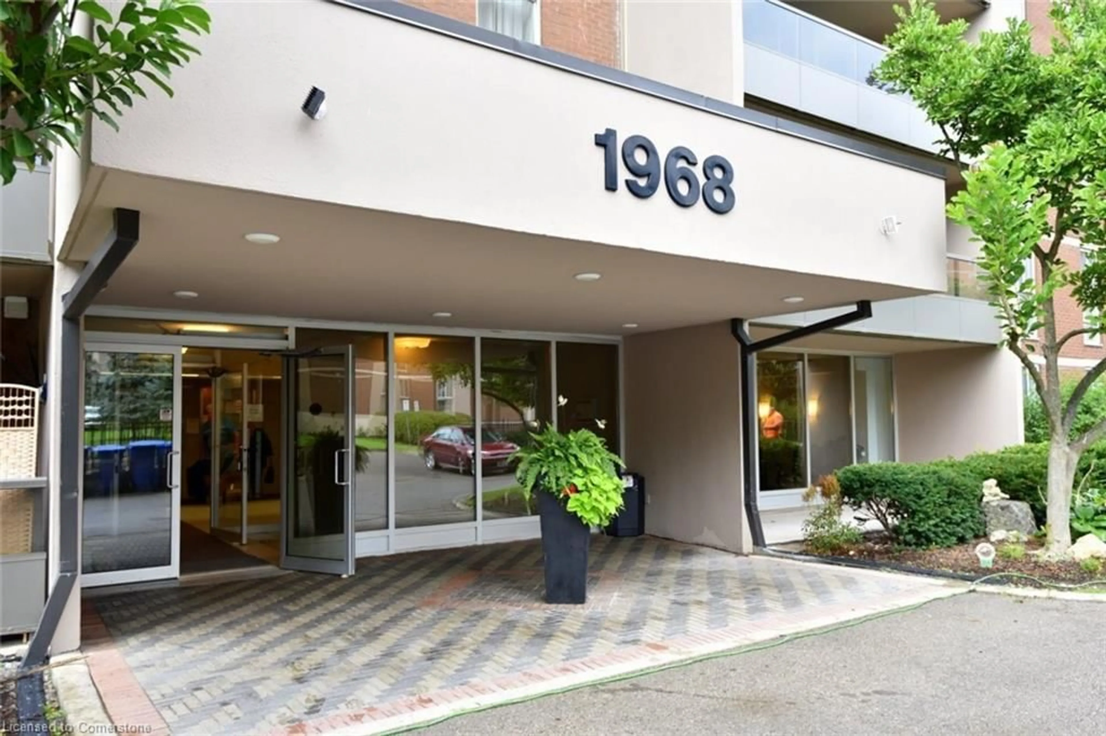 Indoor foyer for 1968 Main St #101, Hamilton Ontario L8S 1J7